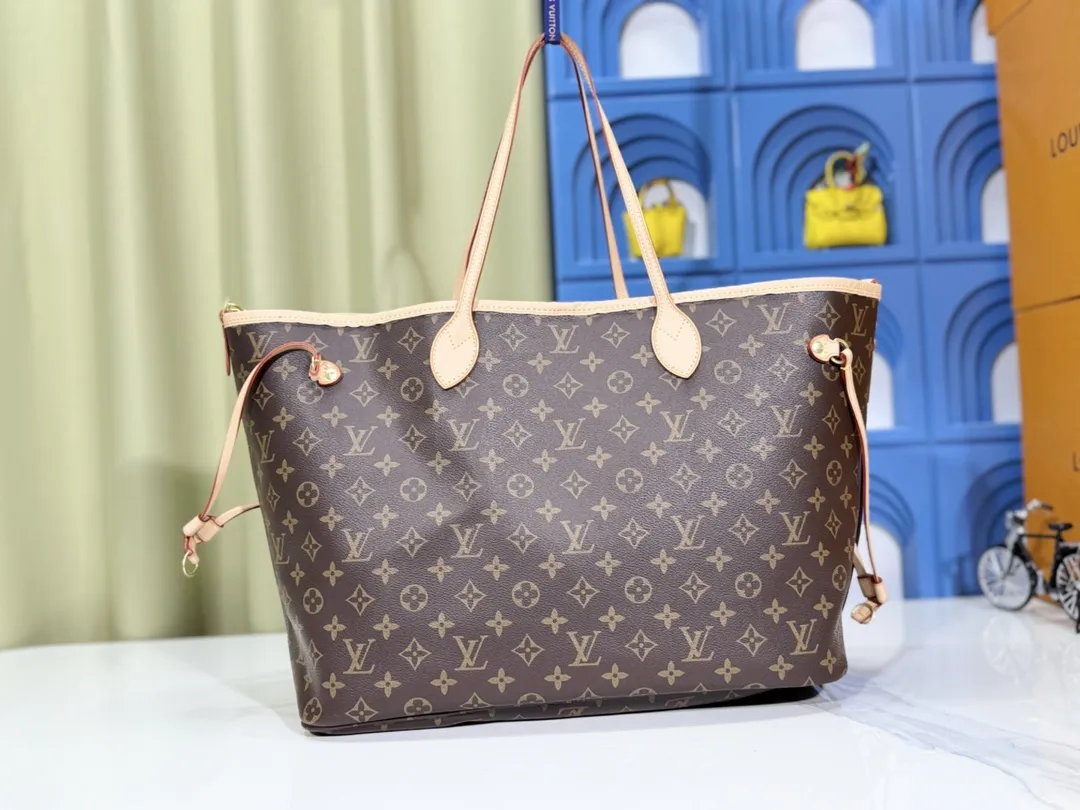 P260 Original‼ ️ Full of praise. LV’s latest hot-selling model, M40990 large size, original leather with bronze hardware, photographed in-house. Welcome to consult! Size: Large 40*33*20