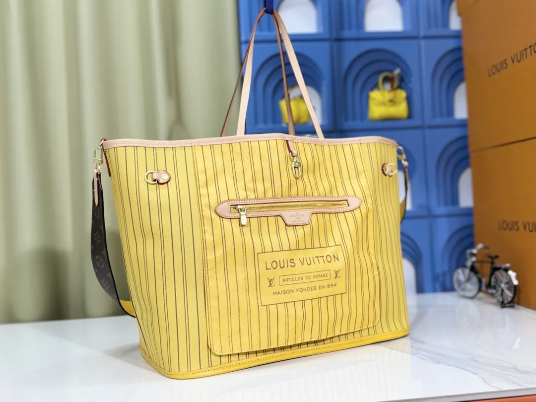 P260 Original‼ ️ Full of praise. LV’s latest hot-selling model, M40990 large size, original leather with bronze hardware, photographed in-house. Welcome to consult! Size: Large 40*33*20