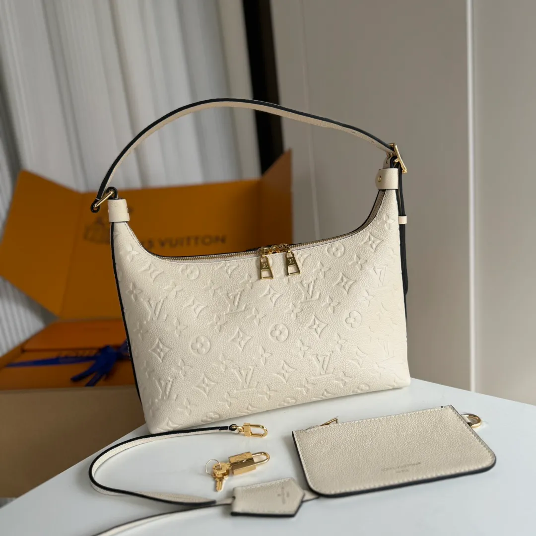 p1440 [Equipped with a full set of packaging at the MB counter] Special-grade original order with upgraded hardware, physical photo 🔝SAC SPORT handbag milk white M46609 gram M46610Sac Sport handbag is made of soft Monogram Empreinte embossed leather to create a curved outline, paying tribute to the archive design with retro configuration and exquisite details. Plenty of space makes it easy to carry your daily needs, and the adjustable handle allows for a variety of carrying methods. Size: 27*22*10.5