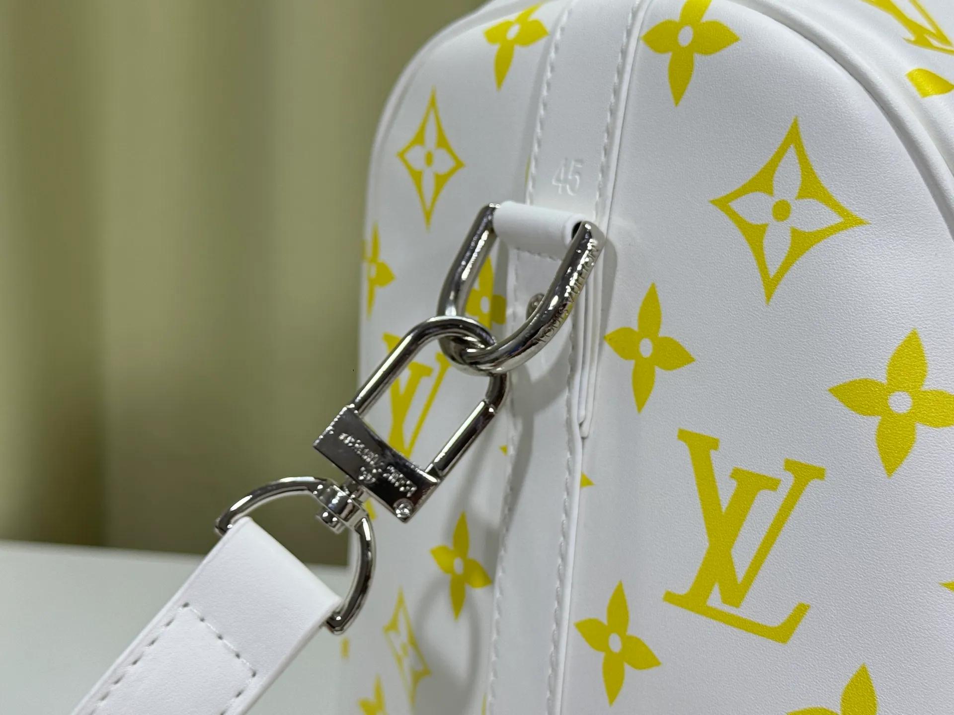 P340 M41418 New “louis vuitton’Iv travel bag travel bag louis vuitton High-definition hardware logo and inner compartment! Special lining. Smooth zipper and exquisite workmanship. A must-have for men. Size: 45x27x20.