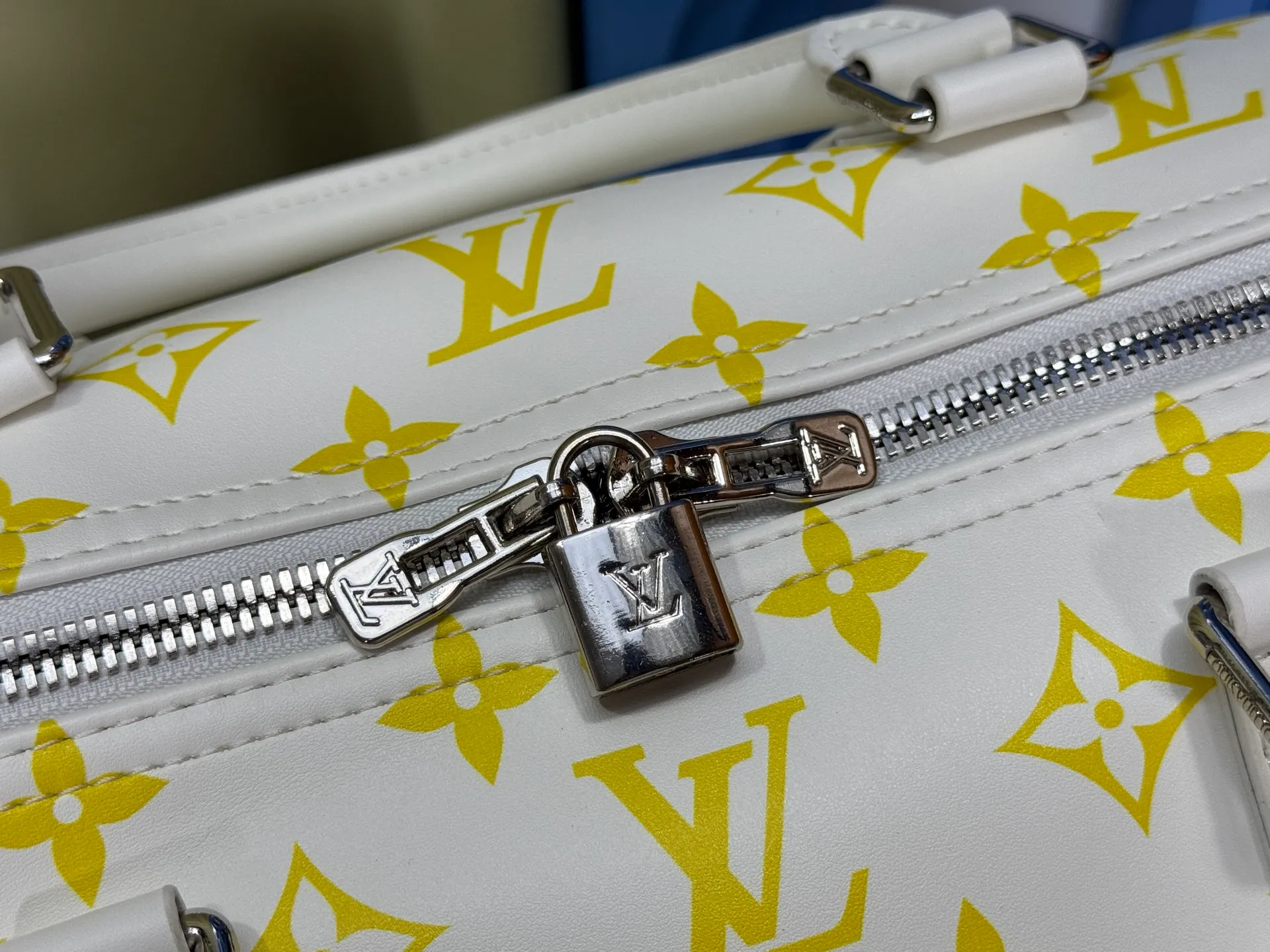 P340 M41418 New “louis vuitton’Iv travel bag travel bag louis vuitton High-definition hardware logo and inner compartment! Special lining. Smooth zipper and exquisite workmanship. A must-have for men. Size: 45x27x20.