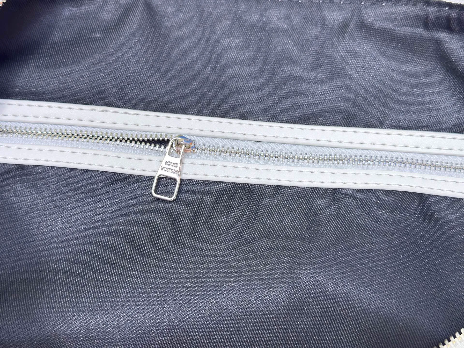 P340 M41418 New “louis vuitton’Iv travel bag travel bag louis vuitton High-definition hardware logo and inner compartment! Special lining. Smooth zipper and exquisite workmanship. A must-have for men. Size: 45x27x20.