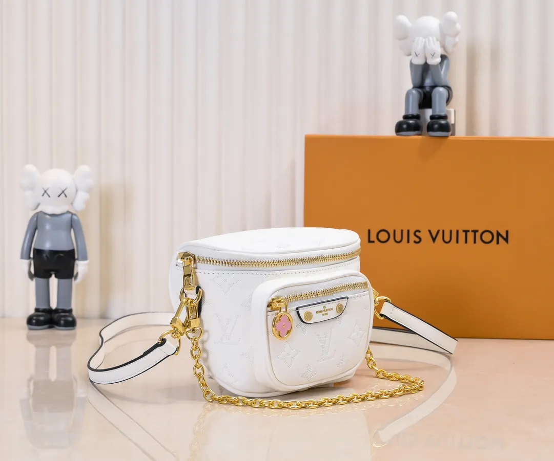 Batch 240💰Upgraded original M46917 M82335 M83275 M82208 M82347 This Mini Bumbag handbag comes from the LV Gradient series, and the Monogram embossing of Monogram Empreinte leather renders gradient midsummer colors. The on-trend construction features a zipped main compartment and a front pocket with a Louis Vuitton leather label. With the detachable chain and detachable and adjustable shoulder strap, it can be worn as a shoulder or cross-body bag. 17.0 x 12.0 x 9.5 cm (L x H x W) • Monogram Empreinte embossed soft-grained cowhide leather • Textile lining • Metal hardware • Zip closure • Zip front pocket • Shoulder strap: removable, adjustable • Half-length strap: 32.0 cm • Half-length strap adjustable to: 44.0 cm • Chain: Removable • Half-length chain: 20.0 cm
