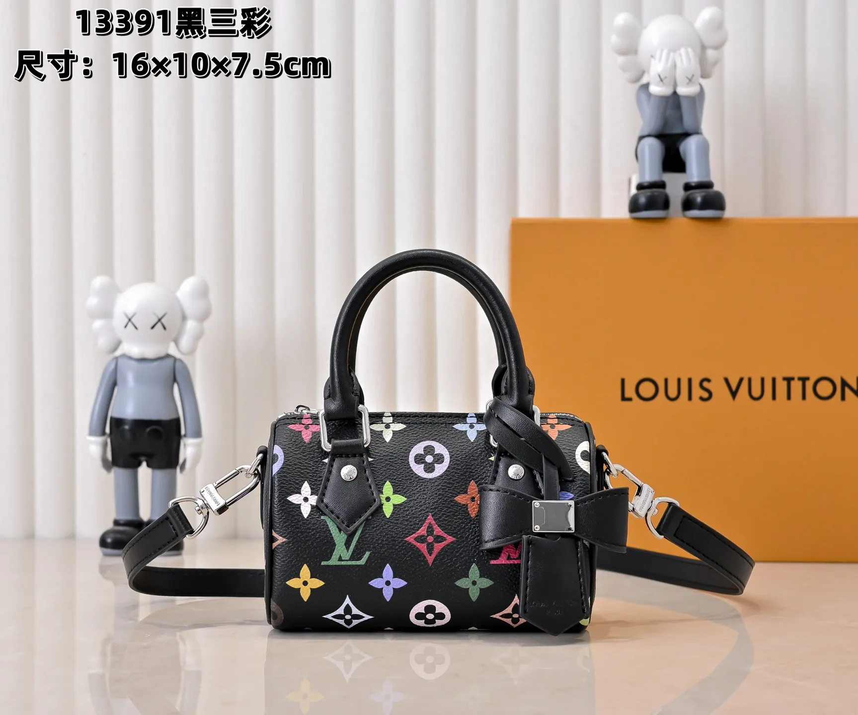 Upgraded version 140 M13406 M13391 (real shot, real shot, version matching method) M81085 new denim lv Murakami Takashi co-branded NANOSPEEDY handbag This Nano Speedy handbag combines Monogram canvas and cow leather trim printing, with 33 colorful colors to interpret the white tricolor and black tricolor. It has been launched in twelve pieces and is very popular around the world and is loved by celebrities and celebrities. 16x10x7.5cm