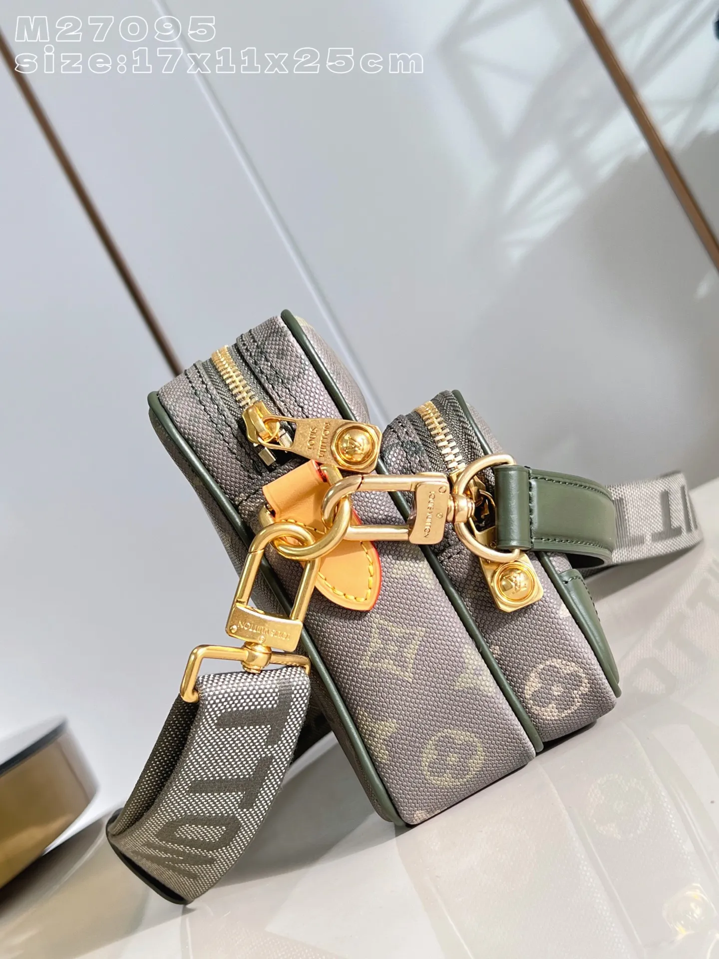 💰940 top original order [Exclusive real shot M27095] This Nil crossbody bag is made of Monogram Heritage canvas to create a retro shape, with a main compartment, inner patch pocket and zipper front pocket. The top leather handle and shoulder strap are detachable, providing a variety of carrying options. Front pocket Marque L.Vuitton Déposée print 17.5 x 11 x 25 cm (H x W x L) E