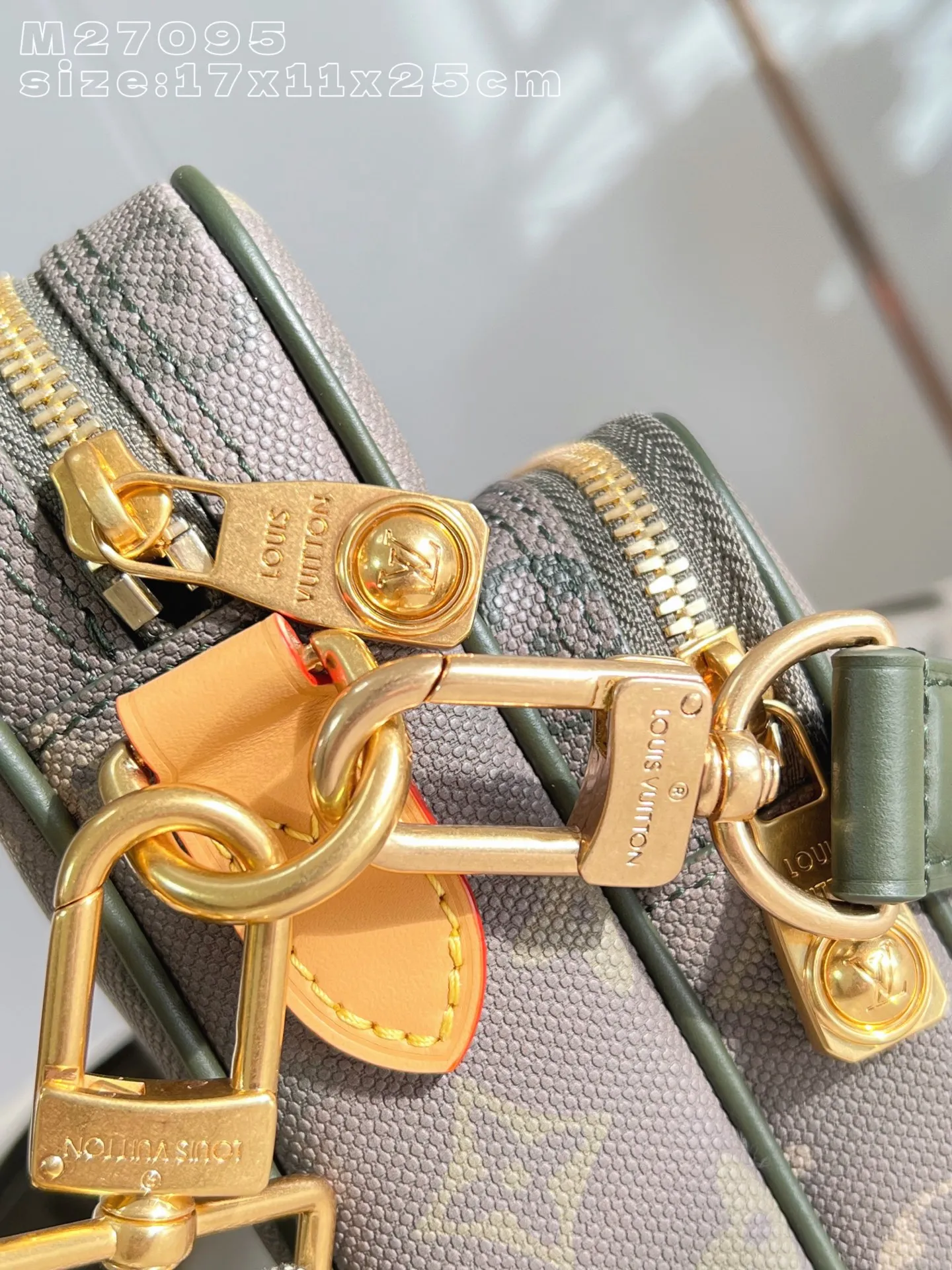 💰940 top original order [Exclusive real shot M27095] This Nil crossbody bag is made of Monogram Heritage canvas to create a retro shape, with a main compartment, inner patch pocket and zipper front pocket. The top leather handle and shoulder strap are detachable, providing a variety of carrying options. Front pocket Marque L.Vuitton Déposée print 17.5 x 11 x 25 cm (H x W x L) E