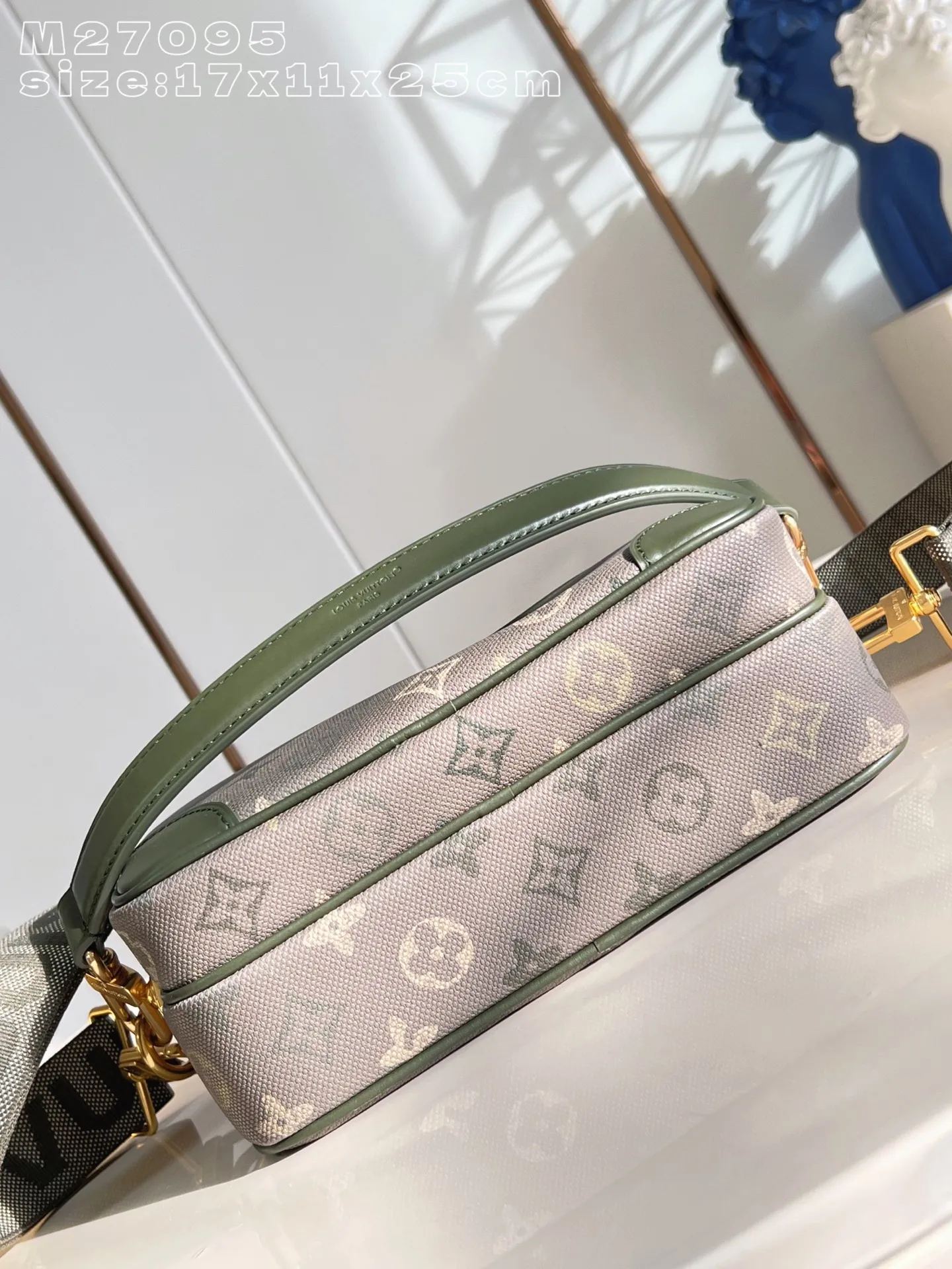 💰940 top original order [Exclusive real shot M27095] This Nil crossbody bag is made of Monogram Heritage canvas to create a retro shape, with a main compartment, inner patch pocket and zipper front pocket. The top leather handle and shoulder strap are detachable, providing a variety of carrying options. Front pocket Marque L.Vuitton Déposée print 17.5 x 11 x 25 cm (H x W x L) E