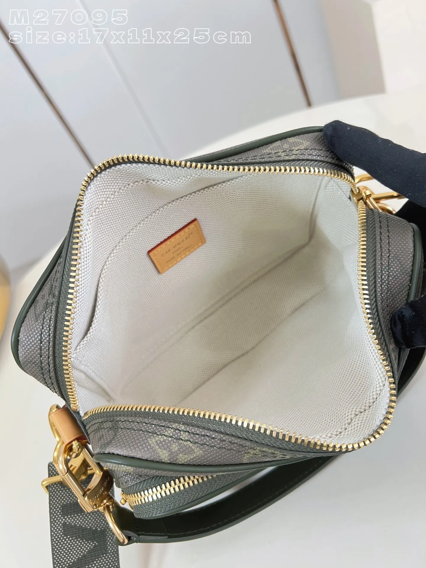 💰940 top original order [Exclusive real shot M27095] This Nil crossbody bag is made of Monogram Heritage canvas to create a retro shape, with a main compartment, inner patch pocket and zipper front pocket. The top leather handle and shoulder strap are detachable, providing a variety of carrying options. Front pocket Marque L.Vuitton Déposée print 17.5 x 11 x 25 cm (H x W x L) E