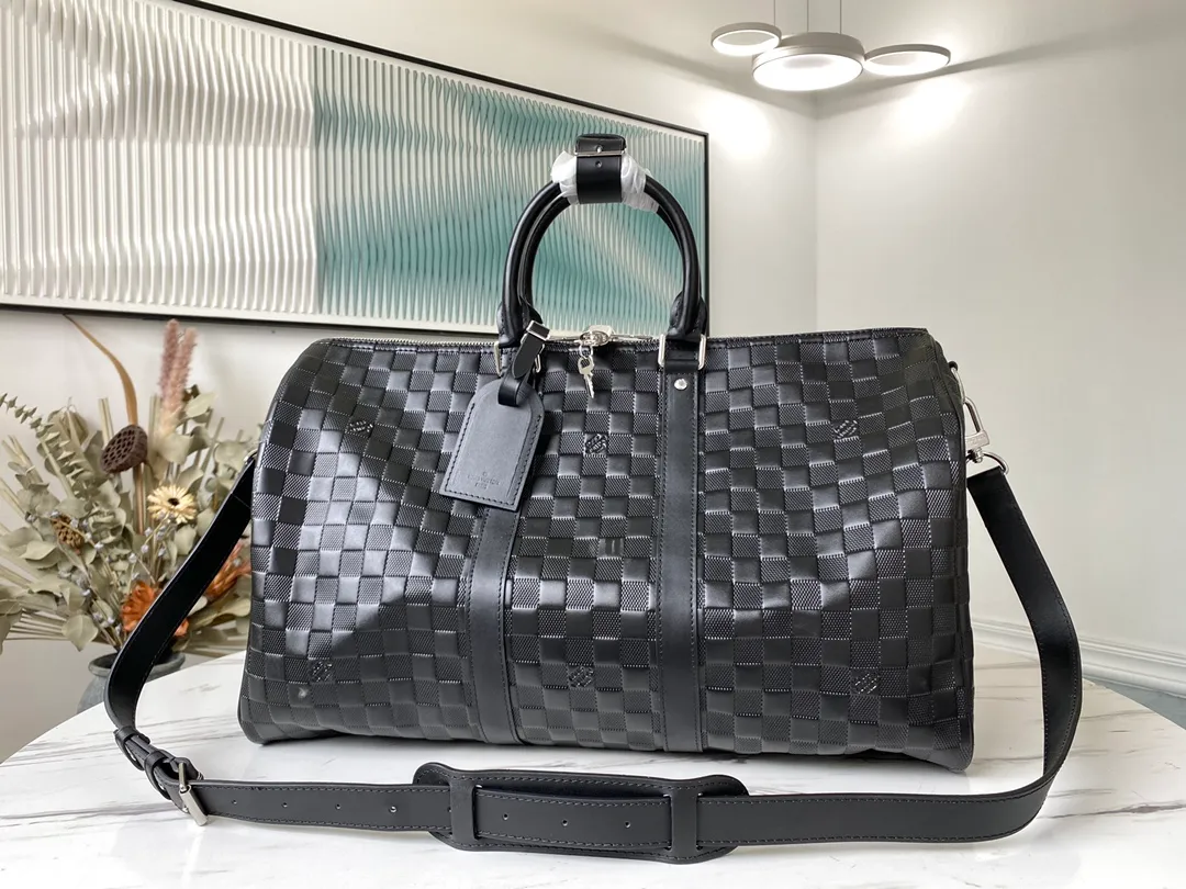 💰1340 (first-grain leather) top original order N41145 This Keepall 45 travel bag with shoulder strap is made of soft Damier Infini leather, inheriting the classic style. Whether worn on the shoulder or carried by hand, its iconic shape will become your stylish travel companion. Dimensions: 45 x 27 x 20 cm