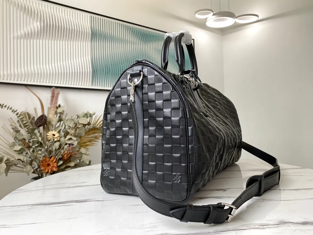 💰1340 (first-grain leather) top original order N41145 This Keepall 45 travel bag with shoulder strap is made of soft Damier Infini leather, inheriting the classic style. Whether worn on the shoulder or carried by hand, its iconic shape will become your stylish travel companion. Dimensions: 45 x 27 x 20 cm