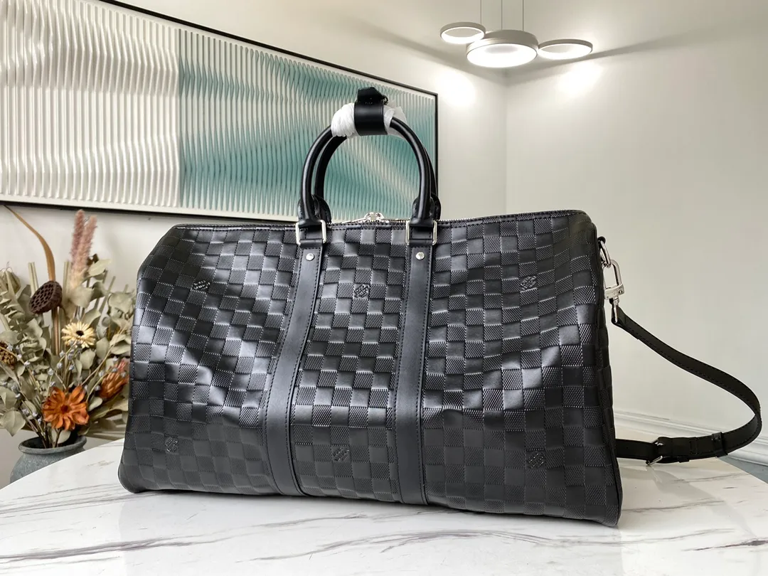 💰1340 (first-grain leather) top original order N41145 This Keepall 45 travel bag with shoulder strap is made of soft Damier Infini leather, inheriting the classic style. Whether worn on the shoulder or carried by hand, its iconic shape will become your stylish travel companion. Dimensions: 45 x 27 x 20 cm