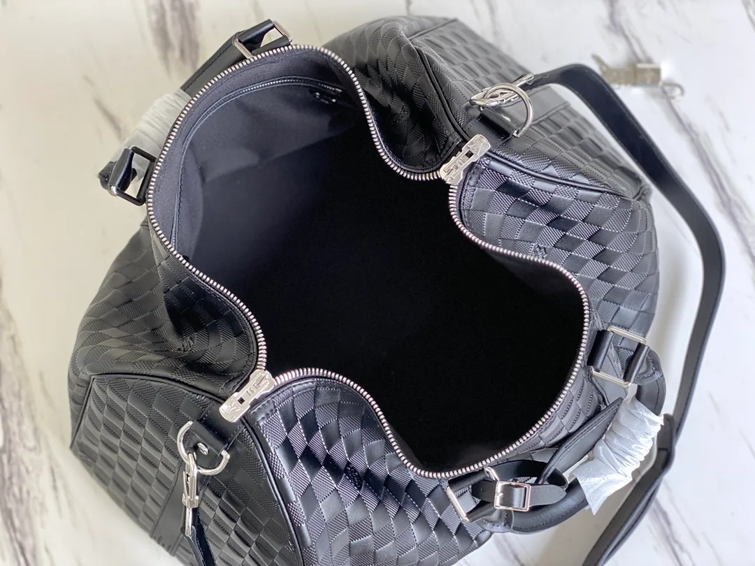 💰1340 (first-grain leather) top original order N41145 This Keepall 45 travel bag with shoulder strap is made of soft Damier Infini leather, inheriting the classic style. Whether worn on the shoulder or carried by hand, its iconic shape will become your stylish travel companion. Dimensions: 45 x 27 x 20 cm