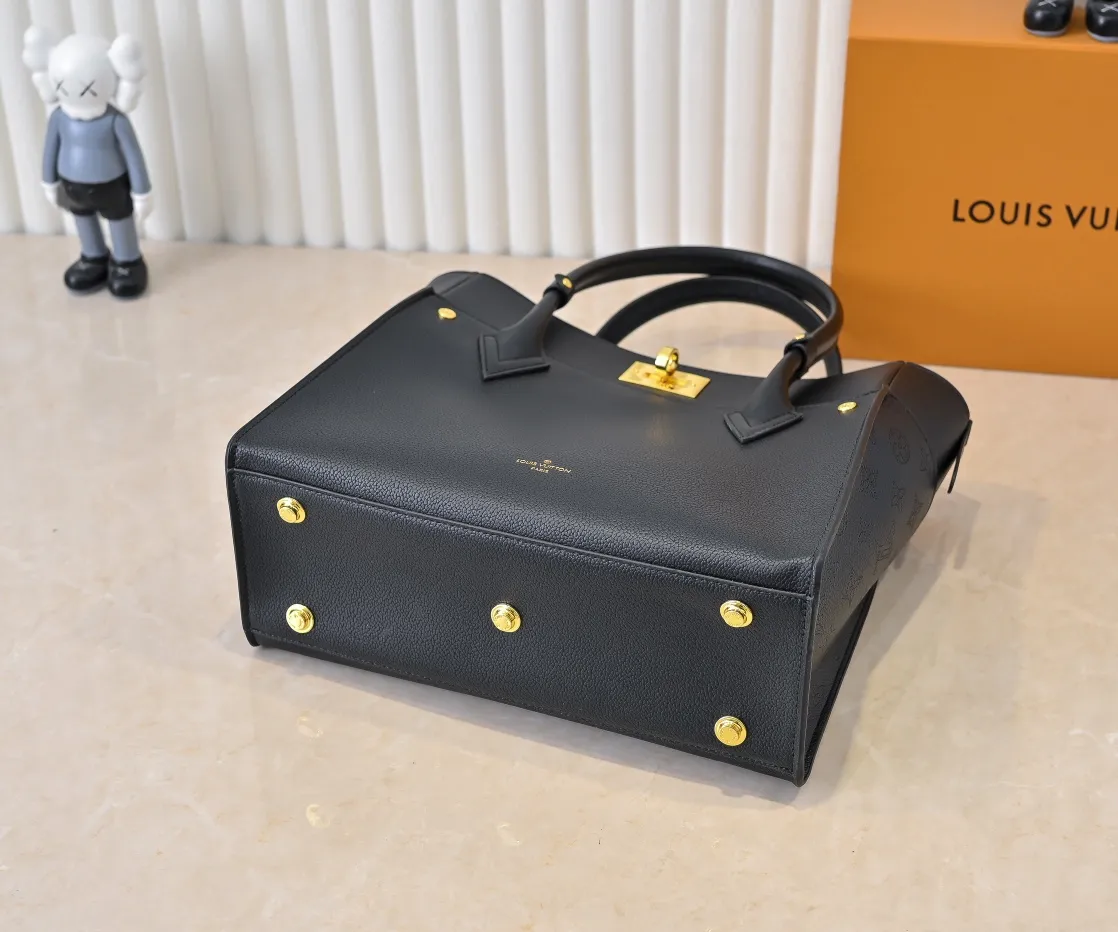 💰400💰Perforated Black Upgraded Original [M53826 Black Embroidery M53825 Apricot Embroidery M53824 MM53823 Presbyopia with Black]🔥On My Side handbag shows the elegant fusion of calfskin and classic Monogram canvas. Contrasting canvas shapes the large outer pocket, creating a trompe l'oeil effect as if two handbags merge into one. Plenty of space can easily accommodate office needs, and the adjustable shoulder strap allows for a cross-body style. Dimensions: 30.5 x 24.5 x 14 cm (Length x Height x Width) - Calfskin and Monogram coated canvas - Cowhide leather trim - Microfiber lining - 2 top handles for hand or elbow carry - Adjustable shoulder strap for shoulder or cross-body wear - Lock closure - 2 outer pockets with magnetic closure - Zip pocket - 1 patch pocket