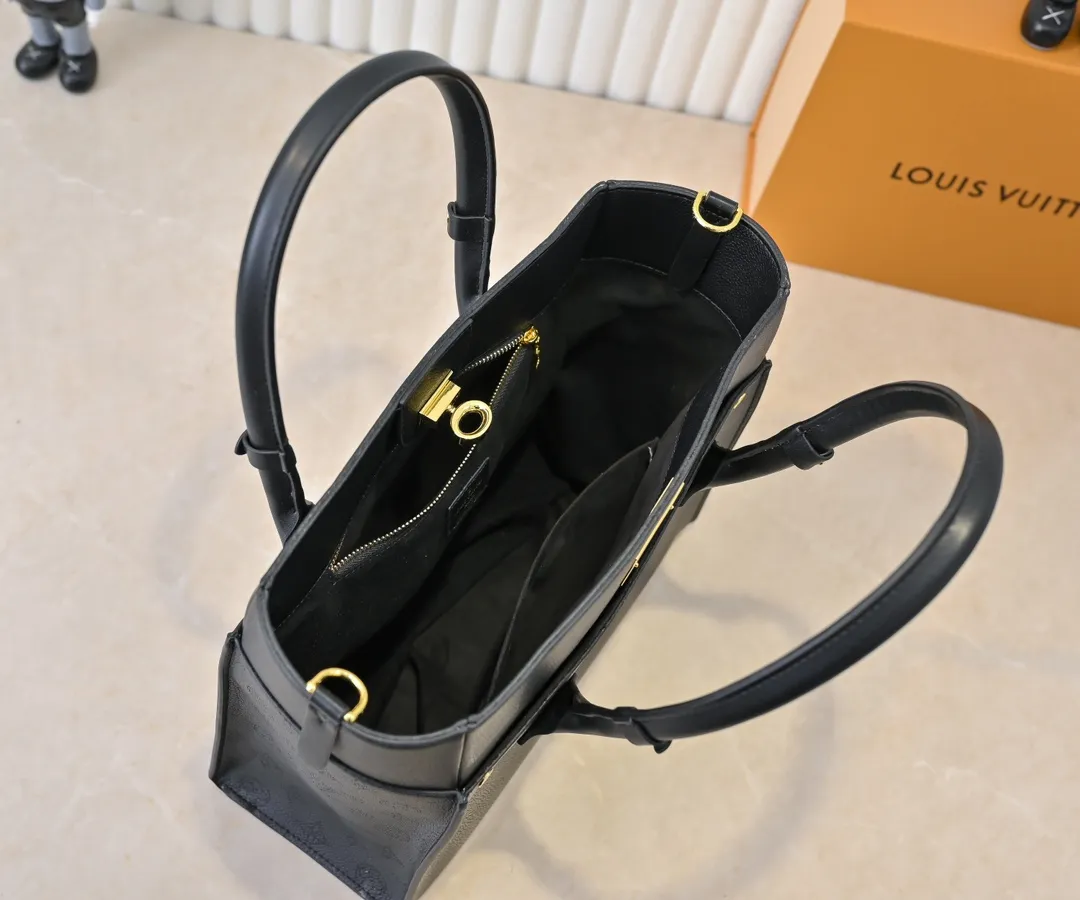 💰400💰Perforated Black Upgraded Original [M53826 Black Embroidery M53825 Apricot Embroidery M53824 MM53823 Presbyopia with Black]🔥On My Side handbag shows the elegant fusion of calfskin and classic Monogram canvas. Contrasting canvas shapes the large outer pocket, creating a trompe l'oeil effect as if two handbags merge into one. Plenty of space can easily accommodate office needs, and the adjustable shoulder strap allows for a cross-body style. Dimensions: 30.5 x 24.5 x 14 cm (Length x Height x Width) - Calfskin and Monogram coated canvas - Cowhide leather trim - Microfiber lining - 2 top handles for hand or elbow carry - Adjustable shoulder strap for shoulder or cross-body wear - Lock closure - 2 outer pockets with magnetic closure - Zip pocket - 1 patch pocket