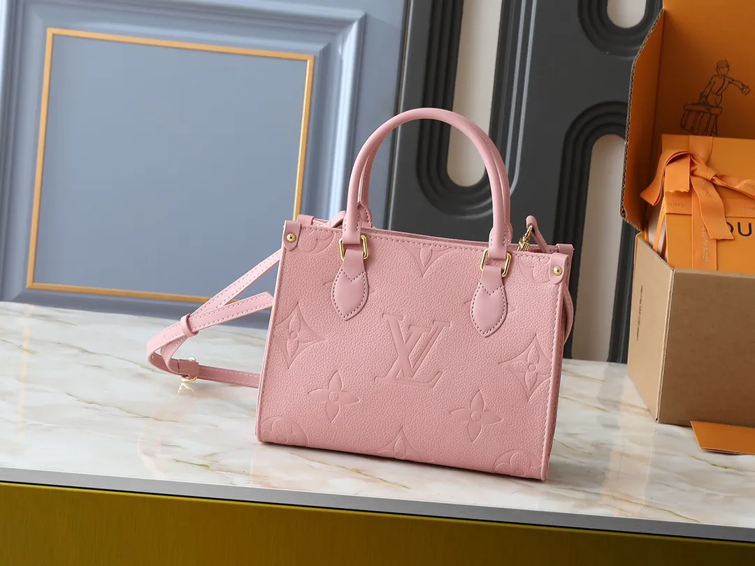 💰220💰Upgraded original M46840 M47135 M46513 M45659 black print 45654 white print 45779 apricot print 45653 all black 45660 rose red 45779 all apricot mini top original order this OnTheGo Tote bag will be Monogram The pattern is first dyed and then embossed on soft grained cowhide. Its ample interior can hold a laptop and other office supplies. The full leather embossed large flower mommy bag has a small BB size. The long and short handles are easy to carry by hand or on the shoulder. Dimensions: 25.0 x 11.0 x 19.0 cm