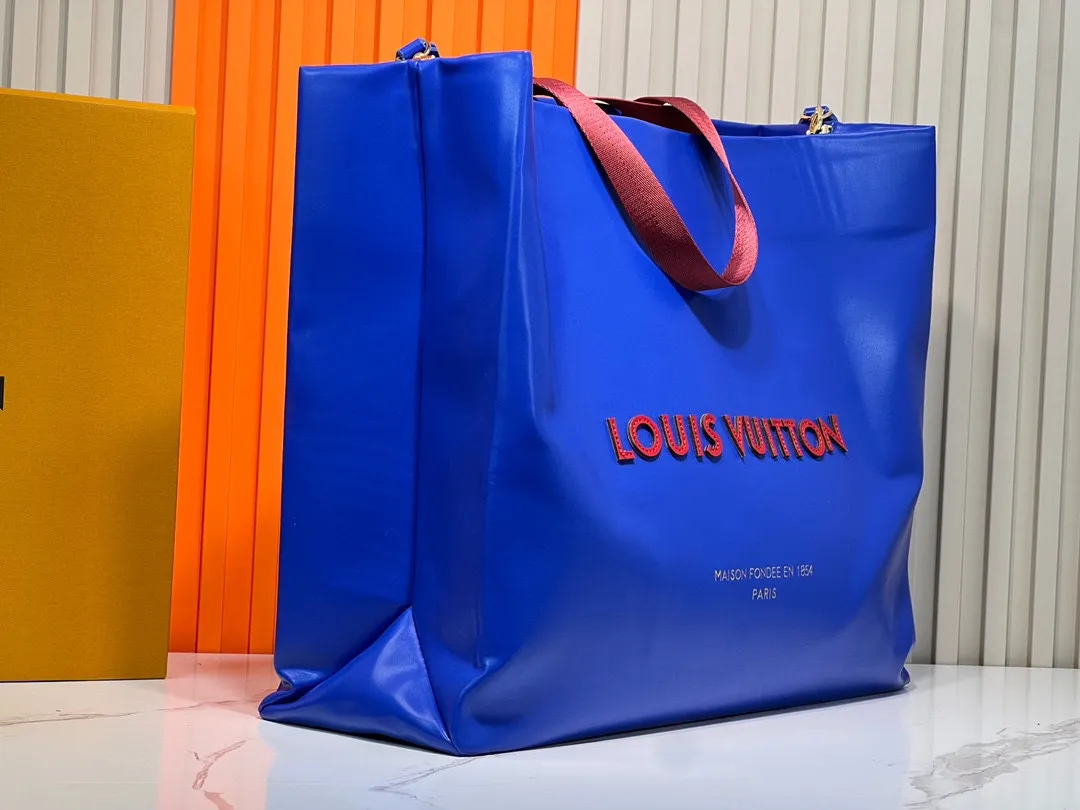 Batch 320💰M24457 Black Orange Blue Green Gray Presbyopia Plaid Black Crocodile Orange Crocodile Pattern 9 Colors ✔️ This Shopper medium handbag draws inspiration from Louis Vuitton shopping bags, with the words Louis Vuitton and Maison Fondée En 1854 written on soft cow leather, with a top handle and a detachable shoulder strap. Size: 40x32x16cm