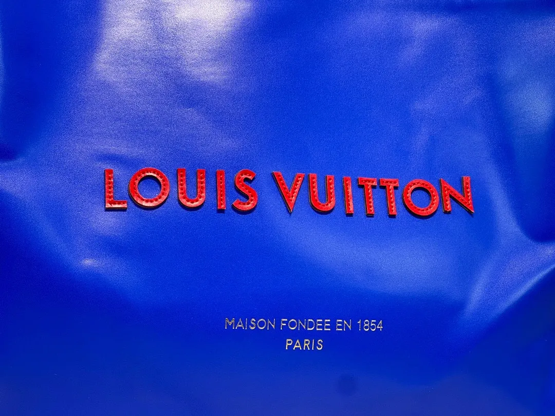 Batch 320💰M24457 Black Orange Blue Green Gray Presbyopia Plaid Black Crocodile Orange Crocodile Pattern 9 Colors ✔️ This Shopper medium handbag draws inspiration from Louis Vuitton shopping bags, with the words Louis Vuitton and Maison Fondée En 1854 written on soft cow leather, with a top handle and a detachable shoulder strap. Size: 40x32x16cm