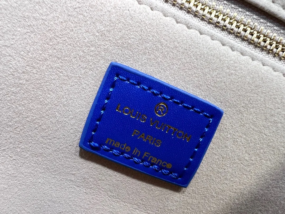 Batch 320💰M24457 Black Orange Blue Green Gray Presbyopia Plaid Black Crocodile Orange Crocodile Pattern 9 Colors ✔️ This Shopper medium handbag draws inspiration from Louis Vuitton shopping bags, with the words Louis Vuitton and Maison Fondée En 1854 written on soft cow leather, with a top handle and a detachable shoulder strap. Size: 40x32x16cm