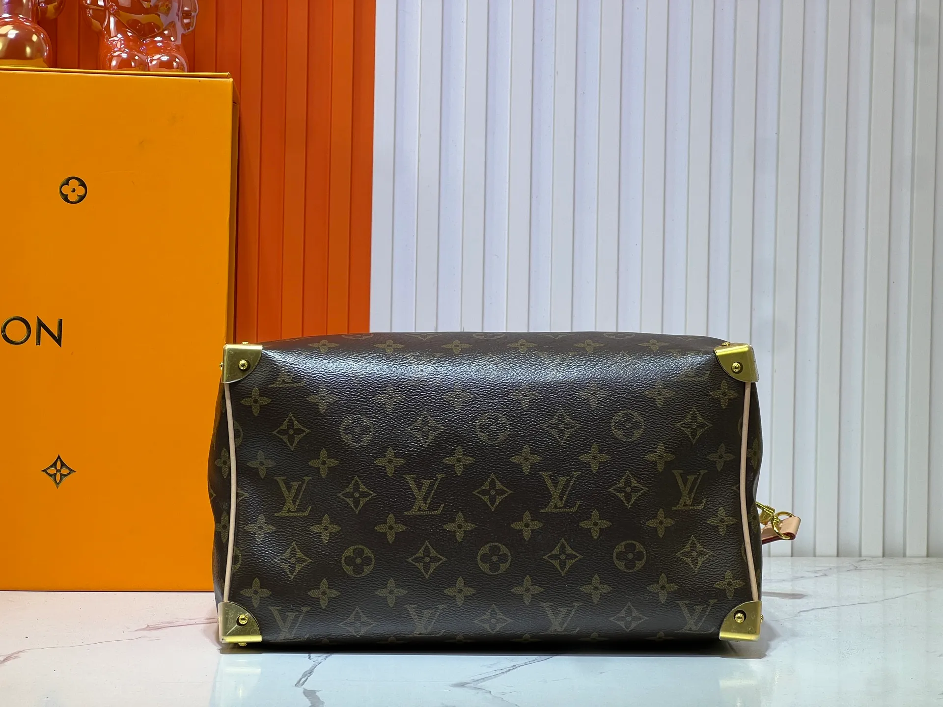 Batch 300💰Upgraded original M13805 M13257 M40391 lv Murakami Takashi co-branded NANOSPEEDY handbag This Nano Speedy handbag combines Monogram canvas and cow leather trim printing, with 33 colorful colors to interpret white tricolor and black tricolor. It has been launched in twelve sections and is very popular around the world and is loved by celebrities and celebrities. 30.0 x 21.0 x 17.0 cm