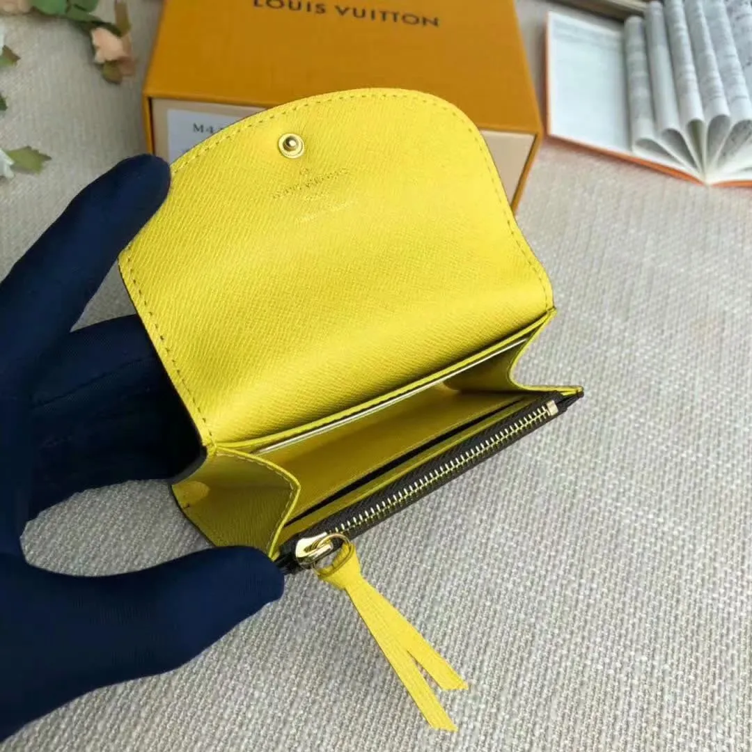 P90M62361 The L family is known for its craftsmen's exquisite skills. Rare designs and special leathers combine technical innovation and classic style to highlight the presence in the Louis Vuitton world. The interior of the wallet is uniquely designed with various pockets and credit card slots. M41939 Size: 11*8cm