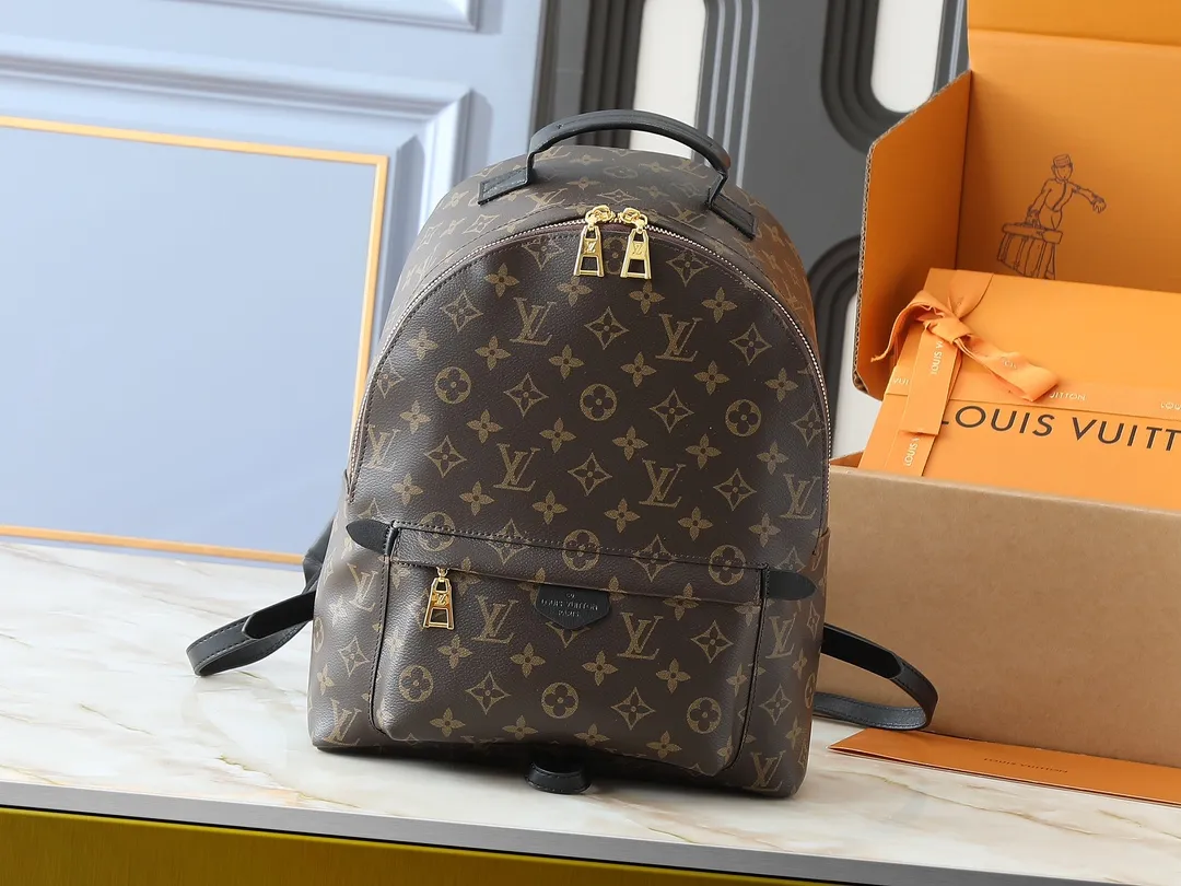 💰240💰Upgraded from the original version to the new version M44871 M44873 M44874 Made of Monogram Reverse canvas, this backpack is a personalized accessory for urban trendsetters, matching the energetic posture on the road. This backpack is lightweight, comfortable and practical, and its loose construction creates plenty of space. Dimensions: 28.0x 33.0x 16.0 cm (length x height x width)