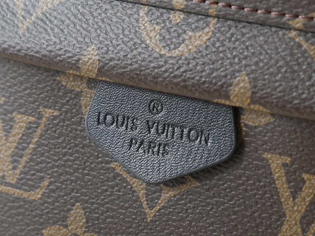 💰240💰Upgraded from the original version to the new version M44871 M44873 M44874 Made of Monogram Reverse canvas, this backpack is a personalized accessory for urban trendsetters, matching the energetic posture on the road. This backpack is lightweight, comfortable and practical, and its loose construction creates plenty of space. Dimensions: 28.0x 33.0x 16.0 cm (length x height x width)