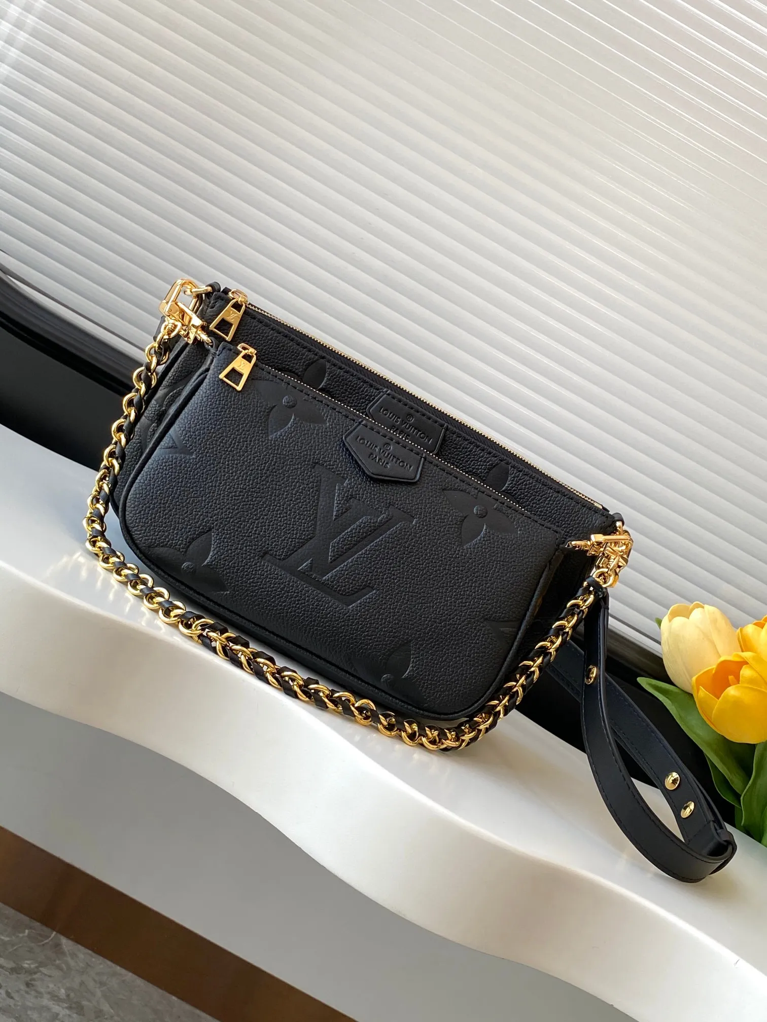 💰940 (top layer leather) top original single dynamic transcoding chip [three-piece mahjong bag] New full leather printing Highly practical in stock M22670 green M45777 black silk screen M80399 black embossed M80447 white embossed M45777 black silk screen M80447 white silk screen M45777 apricot embossed M45777 apricot silk screen M46093 color pink M46180 color blue [three-piece mahjong bag] New full leather printing Highly practical in stock M46569 off-white new version M45777 black silk screen M80399 black embossed M80447 white embossed M45777 black silk screen M80447 white silk screen M45777 apricot embossed M45777 apricot silk screen M46093 color pink. It is a must-have for celebrities and fashionable people. It has a very high appearance rate. It is not restricted by seasons. It is very suitable for matching clothes no matter what season. Carrying a three-piece mahjong bag will instantly transform you from an amateur to a fashion "blogger" who knows how to dress. Large: 23.5×13×4.5cm. Small: 18.5×11×4.5cm. 80%. A must-have for celebrities and fashionable people. It has a very high appearance rate. Not restricted by the season, it is very suitable for matching clothes no matter what season. Carrying a three-piece mahjong bag will instantly transform you from an amateur to a fashion "blogger" who knows how to dress 😎 Large: 23.5×13×4.5cm Small: 18.5×11×4.5cm 80%M It is a must-have for celebrities and fashionable people and has a very high appearance rate. Not restricted by the season, it is very suitable for matching clothes no matter what season. Carrying a three-piece mahjong bag on your back will instantly transform you from an amateur to a fashionable "blogger" who knows how to dress well 😎 Large: 23.5×13×4.5cm Small: 18.5×11×4.5cm 80%