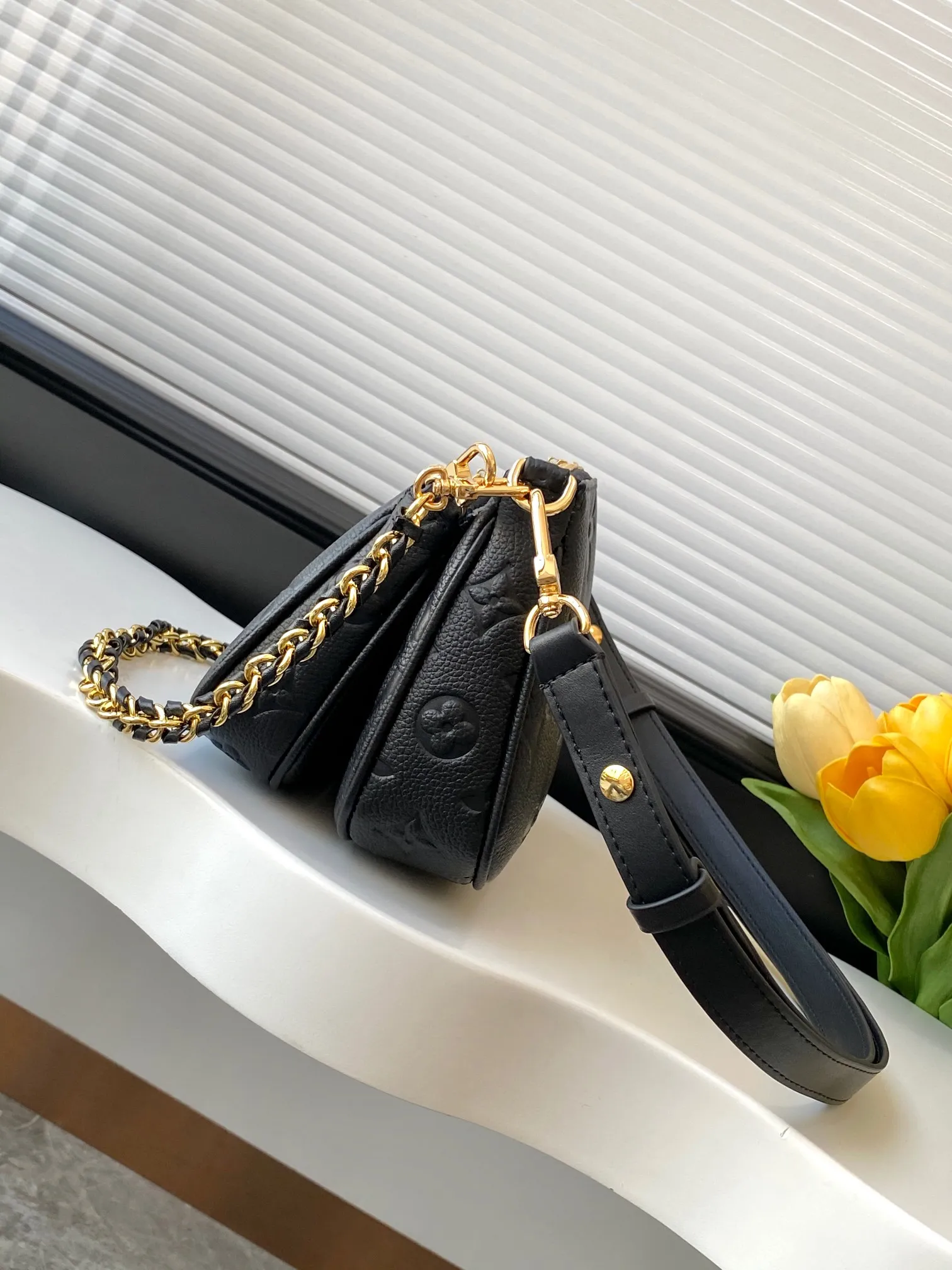 💰940 (top layer leather) top original single dynamic transcoding chip [three-piece mahjong bag] New full leather printing Highly practical in stock M22670 green M45777 black silk screen M80399 black embossed M80447 white embossed M45777 black silk screen M80447 white silk screen M45777 apricot embossed M45777 apricot silk screen M46093 color pink M46180 color blue [three-piece mahjong bag] New full leather printing Highly practical in stock M46569 off-white new version M45777 black silk screen M80399 black embossed M80447 white embossed M45777 black silk screen M80447 white silk screen M45777 apricot embossed M45777 apricot silk screen M46093 color pink. It is a must-have for celebrities and fashionable people. It has a very high appearance rate. It is not restricted by seasons. It is very suitable for matching clothes no matter what season. Carrying a three-piece mahjong bag will instantly transform you from an amateur to a fashion "blogger" who knows how to dress. Large: 23.5×13×4.5cm. Small: 18.5×11×4.5cm. 80%. A must-have for celebrities and fashionable people. It has a very high appearance rate. Not restricted by the season, it is very suitable for matching clothes no matter what season. Carrying a three-piece mahjong bag will instantly transform you from an amateur to a fashion "blogger" who knows how to dress 😎 Large: 23.5×13×4.5cm Small: 18.5×11×4.5cm 80%M It is a must-have for celebrities and fashionable people and has a very high appearance rate. Not restricted by the season, it is very suitable for matching clothes no matter what season. Carrying a three-piece mahjong bag on your back will instantly transform you from an amateur to a fashionable "blogger" who knows how to dress well 😎 Large: 23.5×13×4.5cm Small: 18.5×11×4.5cm 80%
