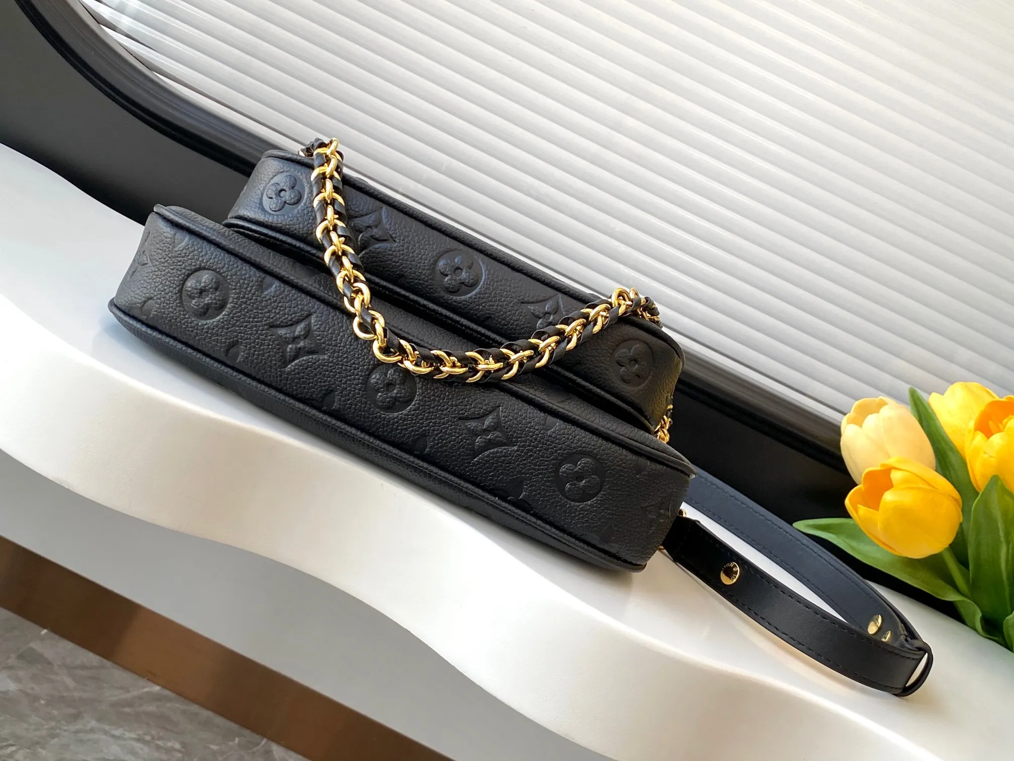 💰940 (top layer leather) top original single dynamic transcoding chip [three-piece mahjong bag] New full leather printing Highly practical in stock M22670 green M45777 black silk screen M80399 black embossed M80447 white embossed M45777 black silk screen M80447 white silk screen M45777 apricot embossed M45777 apricot silk screen M46093 color pink M46180 color blue [three-piece mahjong bag] New full leather printing Highly practical in stock M46569 off-white new version M45777 black silk screen M80399 black embossed M80447 white embossed M45777 black silk screen M80447 white silk screen M45777 apricot embossed M45777 apricot silk screen M46093 color pink. It is a must-have for celebrities and fashionable people. It has a very high appearance rate. It is not restricted by seasons. It is very suitable for matching clothes no matter what season. Carrying a three-piece mahjong bag will instantly transform you from an amateur to a fashion "blogger" who knows how to dress. Large: 23.5×13×4.5cm. Small: 18.5×11×4.5cm. 80%. A must-have for celebrities and fashionable people. It has a very high appearance rate. Not restricted by the season, it is very suitable for matching clothes no matter what season. Carrying a three-piece mahjong bag will instantly transform you from an amateur to a fashion "blogger" who knows how to dress 😎 Large: 23.5×13×4.5cm Small: 18.5×11×4.5cm 80%M It is a must-have for celebrities and fashionable people and has a very high appearance rate. Not restricted by the season, it is very suitable for matching clothes no matter what season. Carrying a three-piece mahjong bag on your back will instantly transform you from an amateur to a fashionable "blogger" who knows how to dress well 😎 Large: 23.5×13×4.5cm Small: 18.5×11×4.5cm 80%