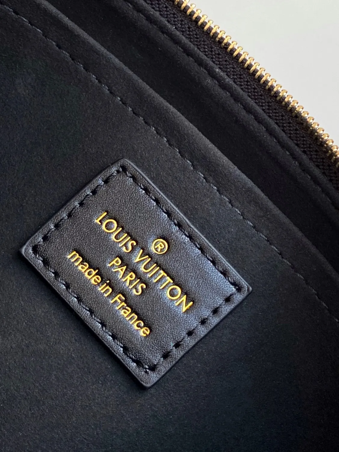 💰940 (top layer leather) top original single dynamic transcoding chip [three-piece mahjong bag] New full leather printing Highly practical in stock M22670 green M45777 black silk screen M80399 black embossed M80447 white embossed M45777 black silk screen M80447 white silk screen M45777 apricot embossed M45777 apricot silk screen M46093 color pink M46180 color blue [three-piece mahjong bag] New full leather printing Highly practical in stock M46569 off-white new version M45777 black silk screen M80399 black embossed M80447 white embossed M45777 black silk screen M80447 white silk screen M45777 apricot embossed M45777 apricot silk screen M46093 color pink. It is a must-have for celebrities and fashionable people. It has a very high appearance rate. It is not restricted by seasons. It is very suitable for matching clothes no matter what season. Carrying a three-piece mahjong bag will instantly transform you from an amateur to a fashion "blogger" who knows how to dress. Large: 23.5×13×4.5cm. Small: 18.5×11×4.5cm. 80%. A must-have for celebrities and fashionable people. It has a very high appearance rate. Not restricted by the season, it is very suitable for matching clothes no matter what season. Carrying a three-piece mahjong bag will instantly transform you from an amateur to a fashion "blogger" who knows how to dress 😎 Large: 23.5×13×4.5cm Small: 18.5×11×4.5cm 80%M It is a must-have for celebrities and fashionable people and has a very high appearance rate. Not restricted by the season, it is very suitable for matching clothes no matter what season. Carrying a three-piece mahjong bag on your back will instantly transform you from an amateur to a fashionable "blogger" who knows how to dress well 😎 Large: 23.5×13×4.5cm Small: 18.5×11×4.5cm 80%