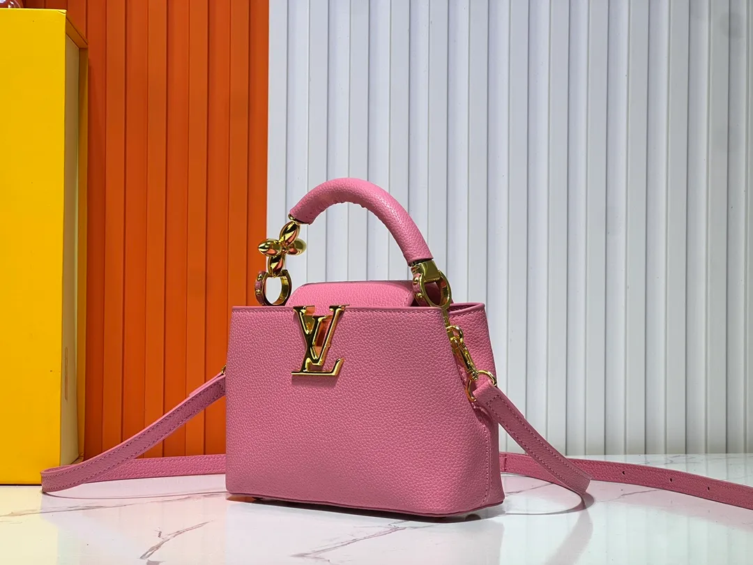 Batch 360💰Upgraded original M23943 M23944 M23945 M24698 M24989 This Capucines mini handbag incorporates exquisite Monogram flowers on the handle, presenting the three-dimensional look of the LV logo with delicate brushstrokes, injecting dazzling luster into the soft design. Full-grain Taurillon leather is designed to fit a smartphone, short wallet and other small essentials. Dimensions: Small 21.0 x 14.0 x 8.0 cm (L x H x W) Large 27x 17.5 x 9.0 cm (L x H x W)