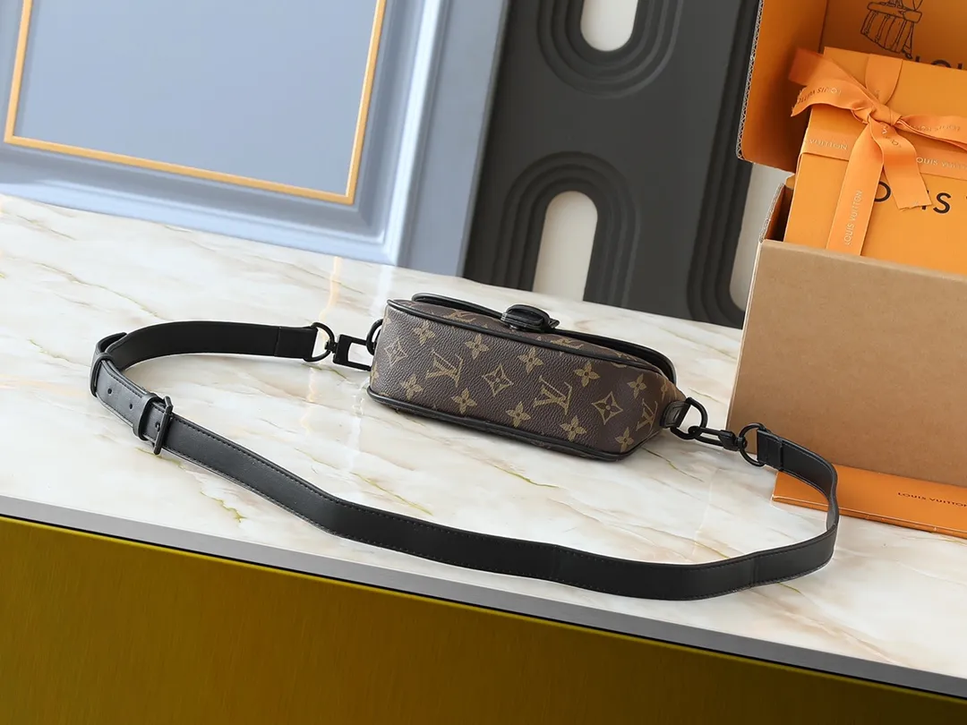 💰240💰Upgraded original M47060 presbyopic embossed men's messenger bag series MONTSOURIS small messenger bag This Montsouris small messenger bag is made of Monogram Macassar coated canvas to create ample space, making it a good choice for daily travel. The retro structure and leather shoulder strap can also be easily worn in formal occasions. Dimensions: 20 x 17 x 7 cm