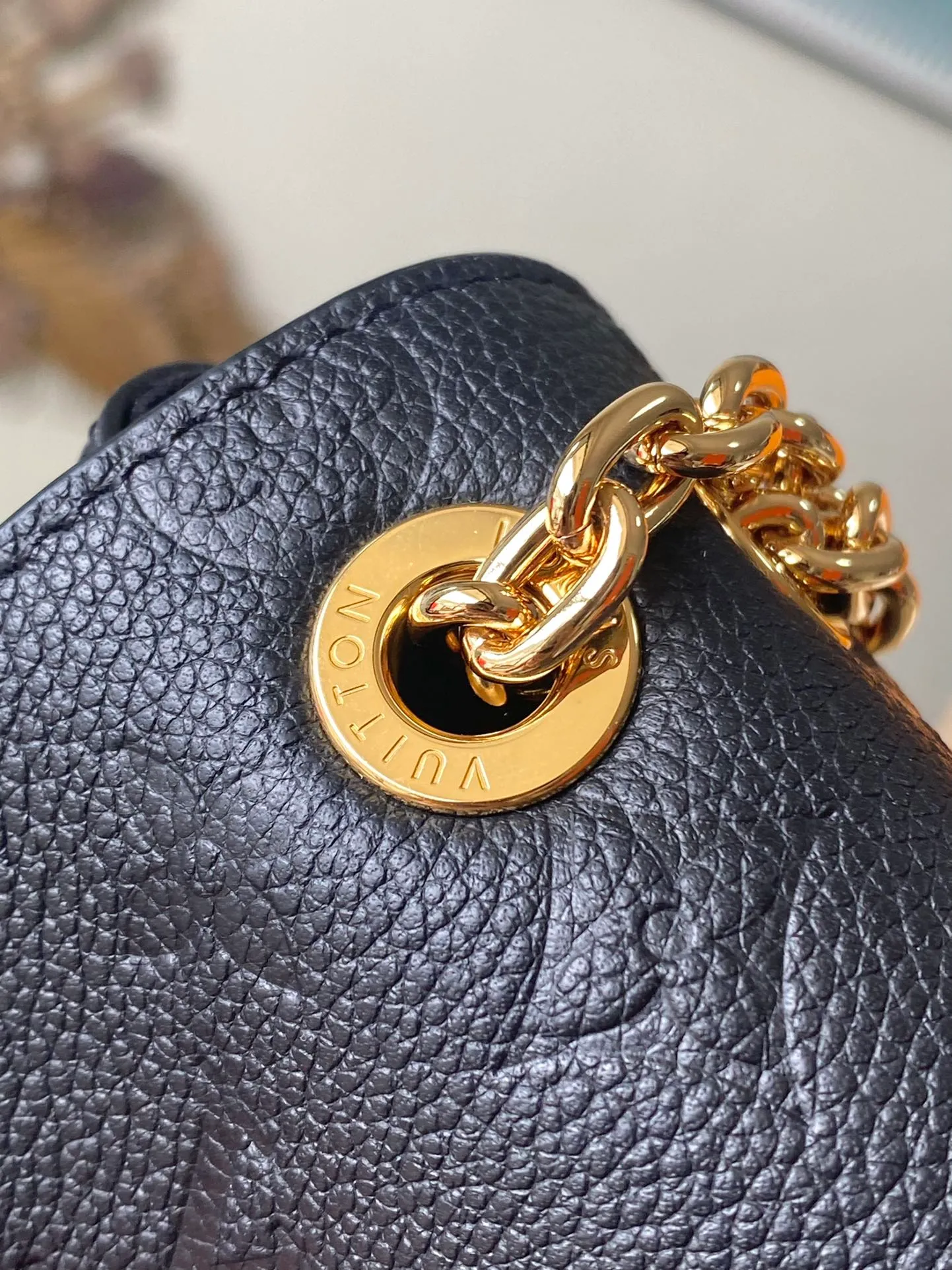💰1040 (top layer leather) top original order M44151 supports counter inspection. The photos taken of duty-free goods are consistent with the product without opening the packaging. This product is an exclusive duty-free product in the market and is the highest-end product. Inspection is supported. This product has passed strict inspection and is flawless. Please wear gloves when touching the product. This product is not returnable or exchangeable. Please confirm the product first and then remove the label on the handle. This product is temporarily not open to the public, only regular customers, and is in short supply. Dimensions: 25 x 17 x 9.5 cm