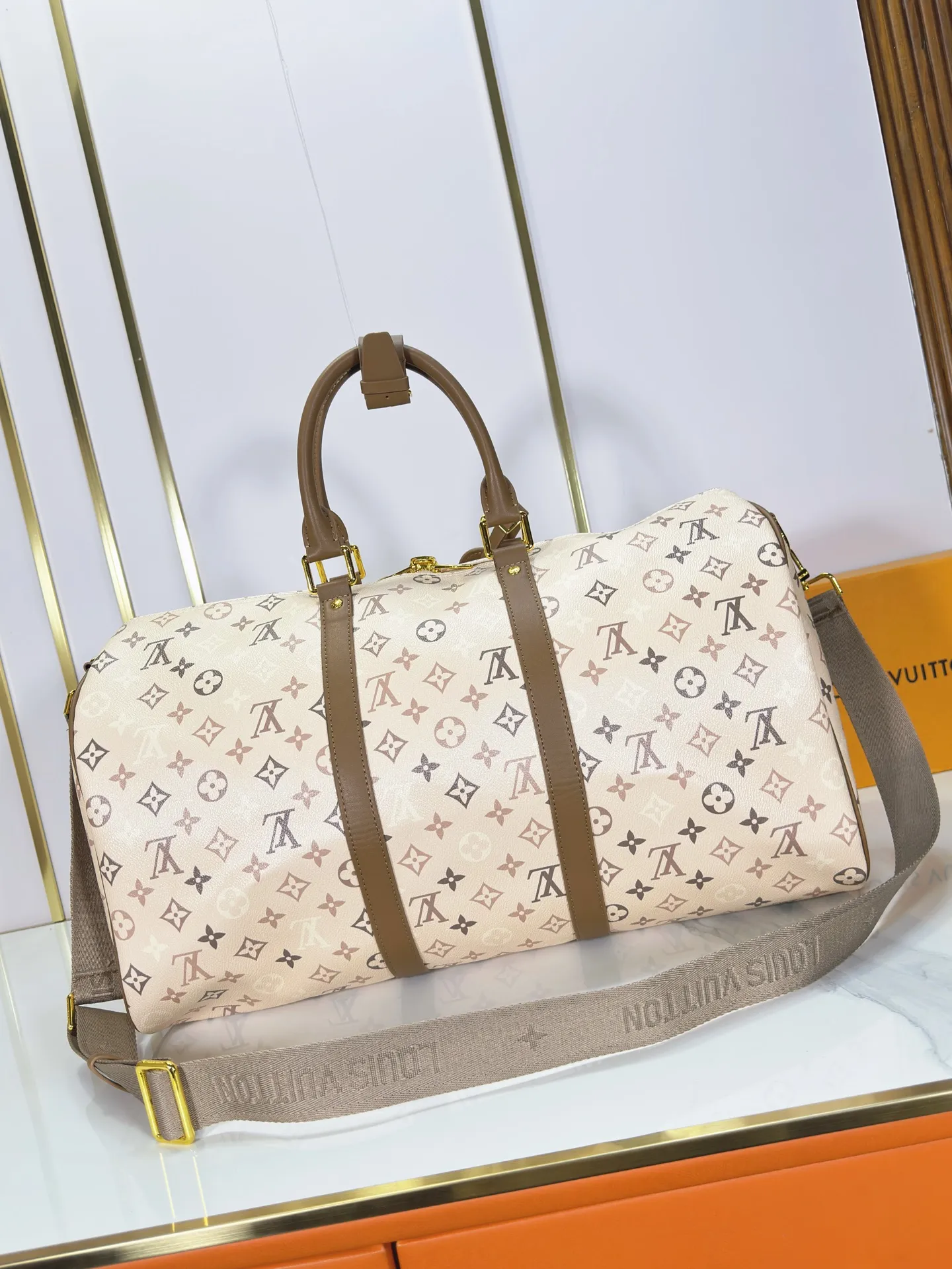 P340 upgraded original, new "Louis Vuitton" 💼 Crossbody M46863 M26959 M41416 LOUIS VUITTON keepall 50 Detachable and adjustable shoulder strap Coated canvas and cowhide leather trim Hand-held shoulder travel bag Spacious capacity and adjustable shoulder strap for work, leisure or travel High-definition hardware logo mark, inner compartment! Special lining. Smooth zipper, exquisite workmanship, every detail is in place! A must-have for men. Size: 50x29x23cm