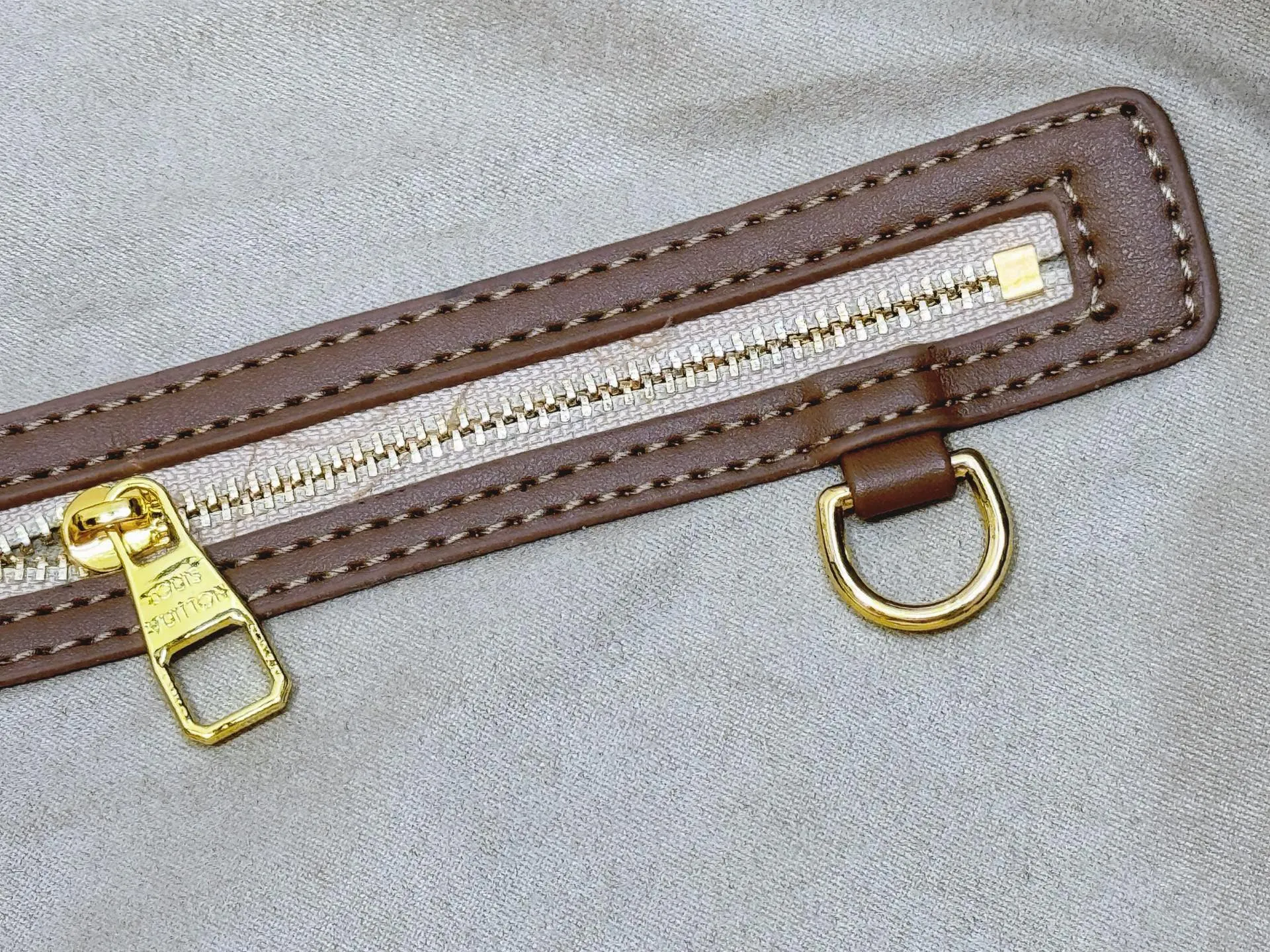 P340 upgraded original, new "Louis Vuitton" 💼 Crossbody M46863 M26959 M41416 LOUIS VUITTON keepall 50 Detachable and adjustable shoulder strap Coated canvas and cowhide leather trim Hand-held shoulder travel bag Spacious capacity and adjustable shoulder strap for work, leisure or travel High-definition hardware logo mark, inner compartment! Special lining. Smooth zipper, exquisite workmanship, every detail is in place! A must-have for men. Size: 50x29x23cm