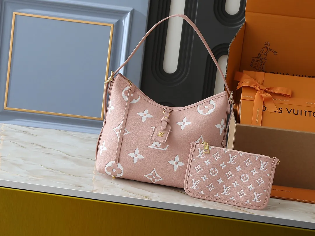 💰240💰Upgraded from the original M24141 M46288 M46293 M46277 M46298 M46203 CarryAll small handbag is made of Mono gram Empreinte embossed leather. It has a generous structure and a neat inner layer. The large inner bag adds functional elements. Comes with a Monogram embossed zipper clutch secured by a leather strap. A personal companion for urban life. Dimensions 29 x 24 x 12 cm (length x height x width)