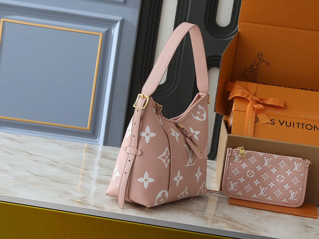 💰240💰Upgraded from the original M24141 M46288 M46293 M46277 M46298 M46203 CarryAll small handbag is made of Mono gram Empreinte embossed leather. It has a generous structure and a neat inner layer. The large inner bag adds functional elements. Comes with a Monogram embossed zipper clutch secured by a leather strap. A personal companion for urban life. Dimensions 29 x 24 x 12 cm (length x height x width)