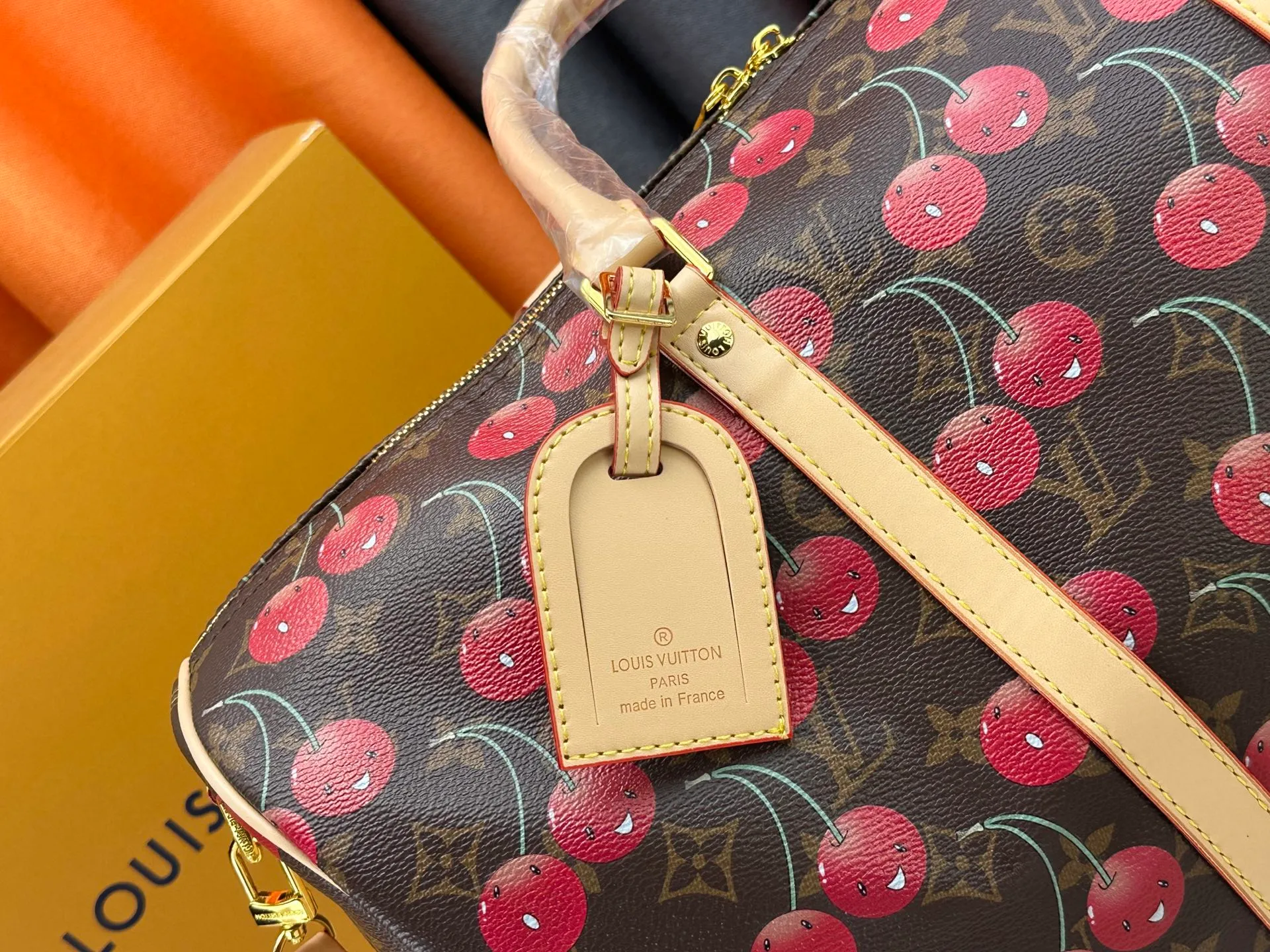 P380 M13764 M41416 Keepall Bandoulière 45 travel bag gets a new look with the Louis Vuitton x Takashi Murakami retro series. Classic Monogram canvas features a patchwork pattern of sweet cherries and a bold lining that reflects the playful aesthetic of renowned Japanese artist Takashi Murakami. Side straps, top handles and adjustable shoulder straps reveal the natural color of the leather, while dazzling hardware completes the look.  27 x 20 x 45 cm (H x W x L) Carry-on dimensions Monogram coated canvas Cow leather trim Textile lining Metal hardware Double zipper closure Internal zip pocket Padlock Designer tag, hot stampable Shoulder strap: removable, adjustable Half-length strap: 36.0 cm Half-length strap adjustable to: 50.0 cm Handle: Double handle