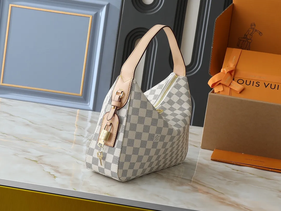 💰240💰Upgraded original N00126 M11952 M12098 This small Slouchy handbag is made of Louis Vuitton's classic Monogram canvas. It has a unique silhouette that can be used as a shoulder or a hand carry to suit various occasions such as business office or weekend travel. Brand-new padlocks and name tags mark the new season, highlighting the brand’s long heritage and exquisite craftsmanship. Dimensions: 33.0 x 22.0 x 9.0 cm (length x height x width)