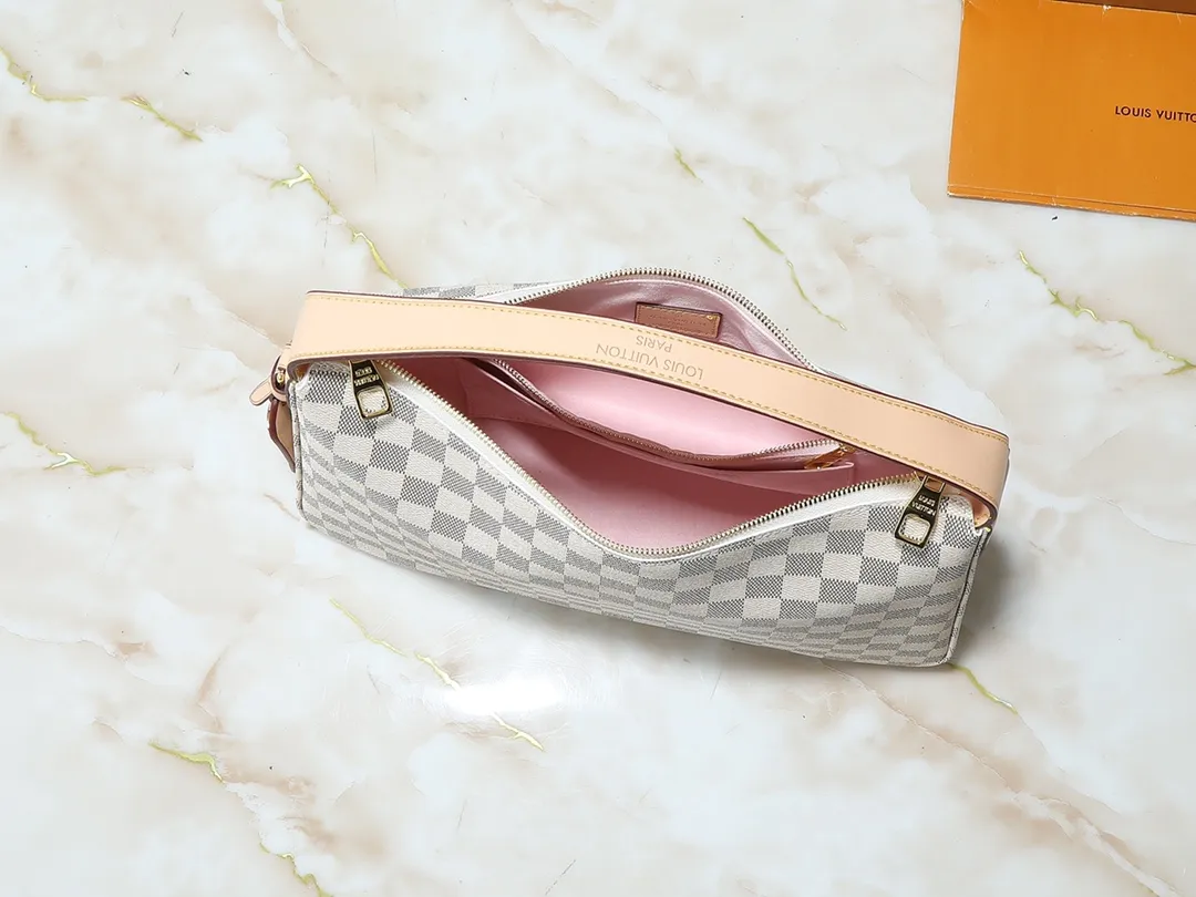 💰240💰Upgraded original N00126 M11952 M12098 This small Slouchy handbag is made of Louis Vuitton's classic Monogram canvas. It has a unique silhouette that can be used as a shoulder or a hand carry to suit various occasions such as business office or weekend travel. Brand-new padlocks and name tags mark the new season, highlighting the brand’s long heritage and exquisite craftsmanship. Dimensions: 33.0 x 22.0 x 9.0 cm (length x height x width)