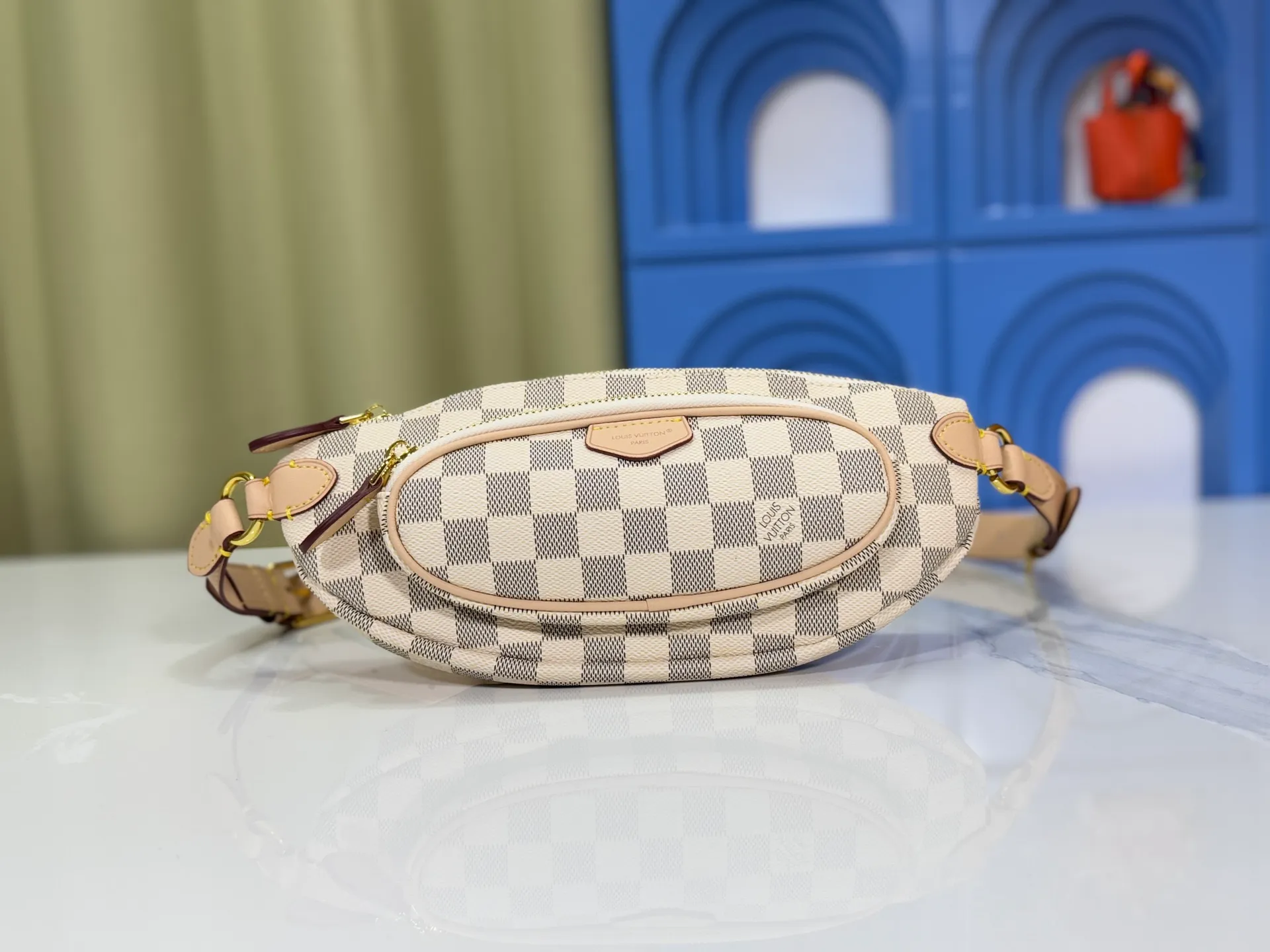 P220 upgraded original M14806 M00230 combines classic elements with new styles - checkerboard elements appear on dish-shaped waist bags and small square hand bags, which are both recognizable and fresh. Size 28-13-3