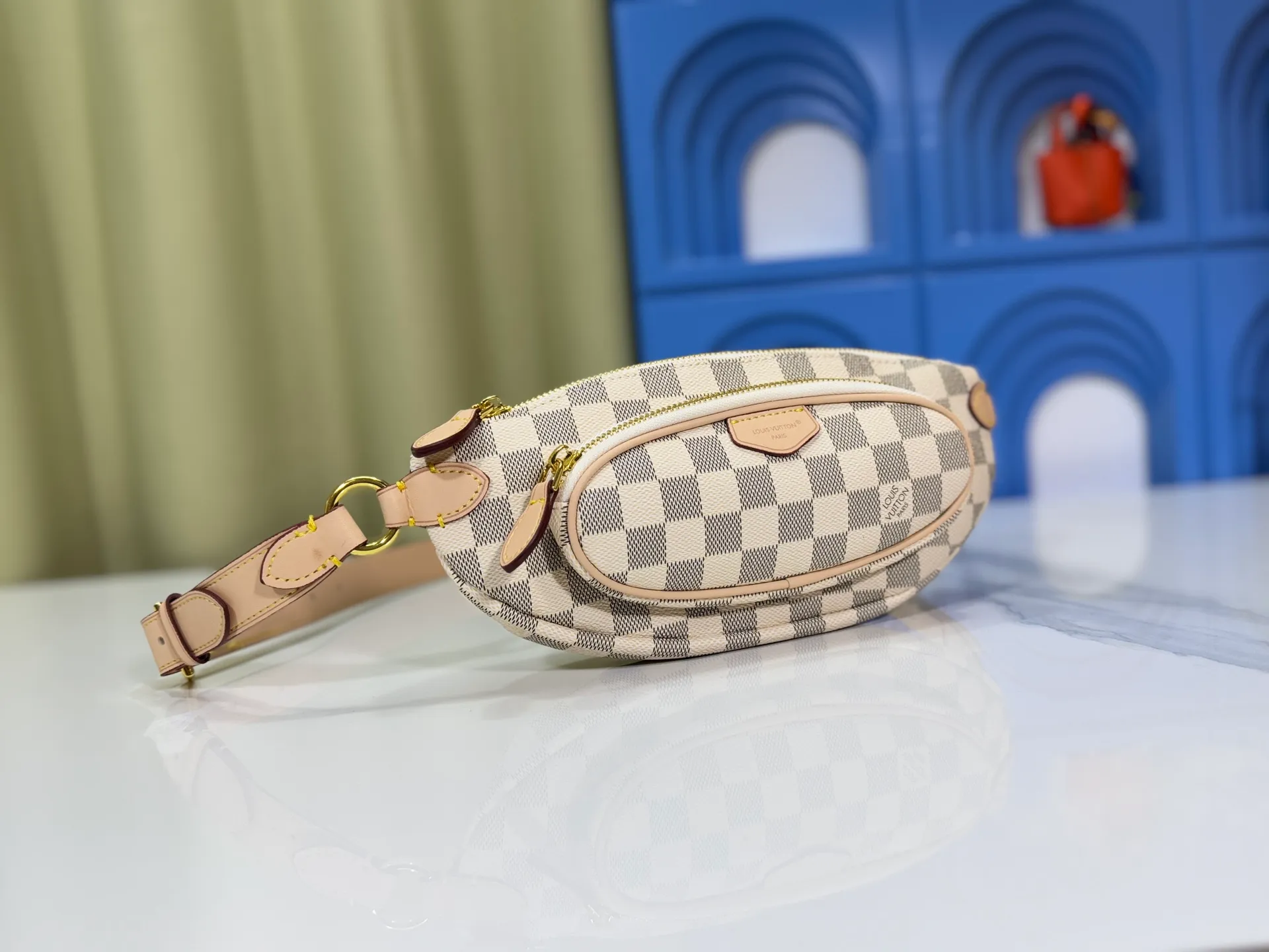 P220 upgraded original M14806 M00230 combines classic elements with new styles - checkerboard elements appear on dish-shaped waist bags and small square hand bags, which are both recognizable and fresh. Size 28-13-3