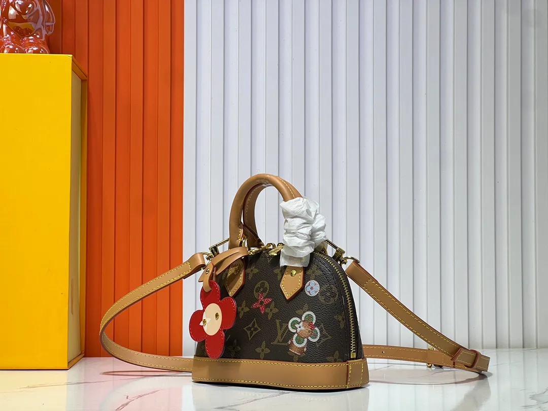 Batch 240💰Upgraded original version [Alma Nano shell handbag] M82717 Presbyopia (discolored leather) mini shell bag series New launch Nano Alma handbag Reproduce the iconic Alma bag's Nano Alma in a miniature version. Louis Vuitton's signature Monogram canvas material harmonizes with the natural leather upholstery. Expertly crafted items that combine traditional charm with modern functionality. Opening the double zippers reveals an interior design with surprisingly ample storage space. With two leather handles and an adjustable, removable shoulder strap, it can be styled in a variety of ways. Dimensions: 19 x 13 x 9 cm