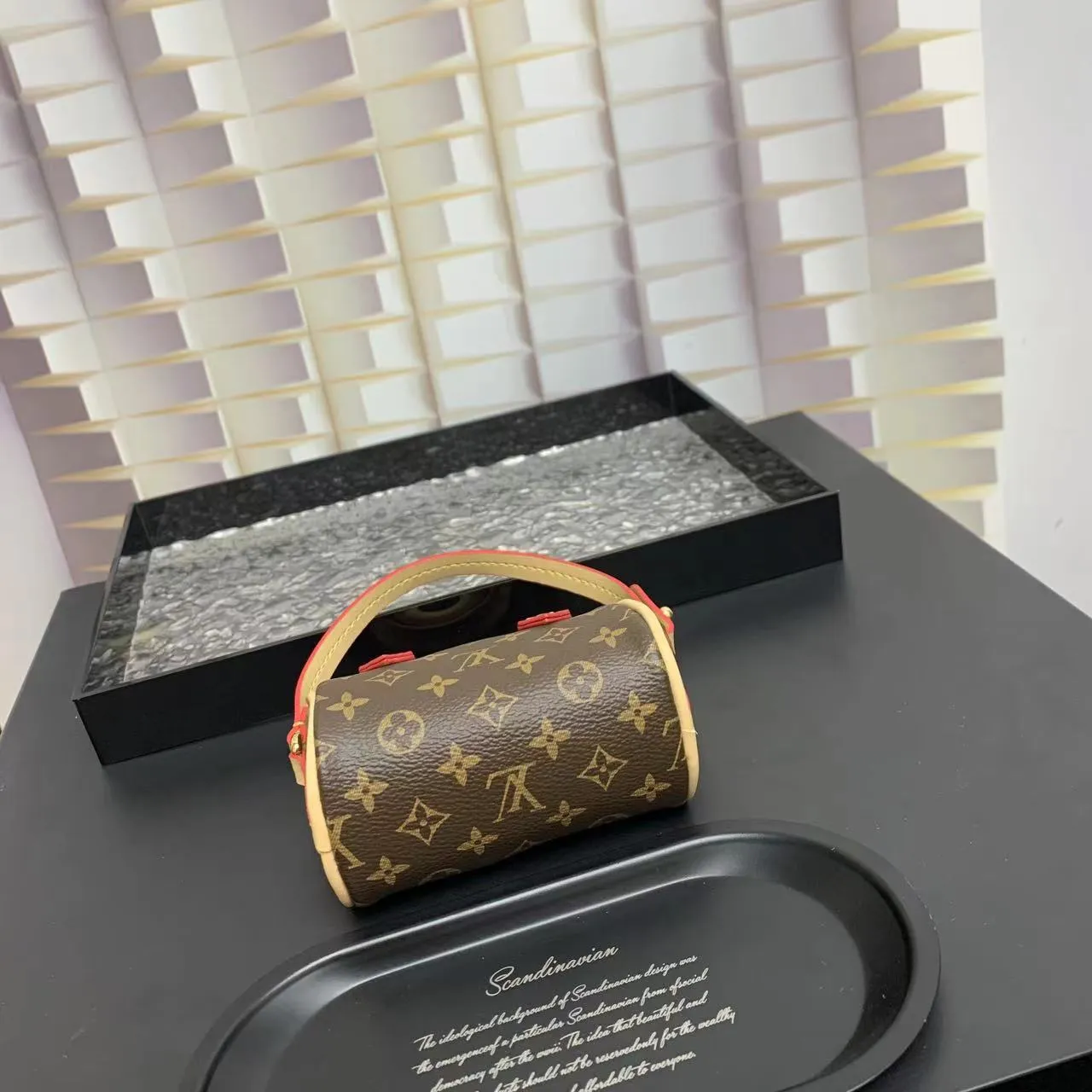 💰200 MINI KEEPALL bag charm and keychain ☀️Louis Vuitton Louis Vuitton lv mini pillow bag pendant ☀️This Mini Keepall bag charm and keychain condense the classic handbag configuration, boldly showing the spirit of adventure. Monogram canvas with LV inscribed hook buckle, whether hung on a belt or handbag, its zipper closure and built-in keychain ensure secure storage