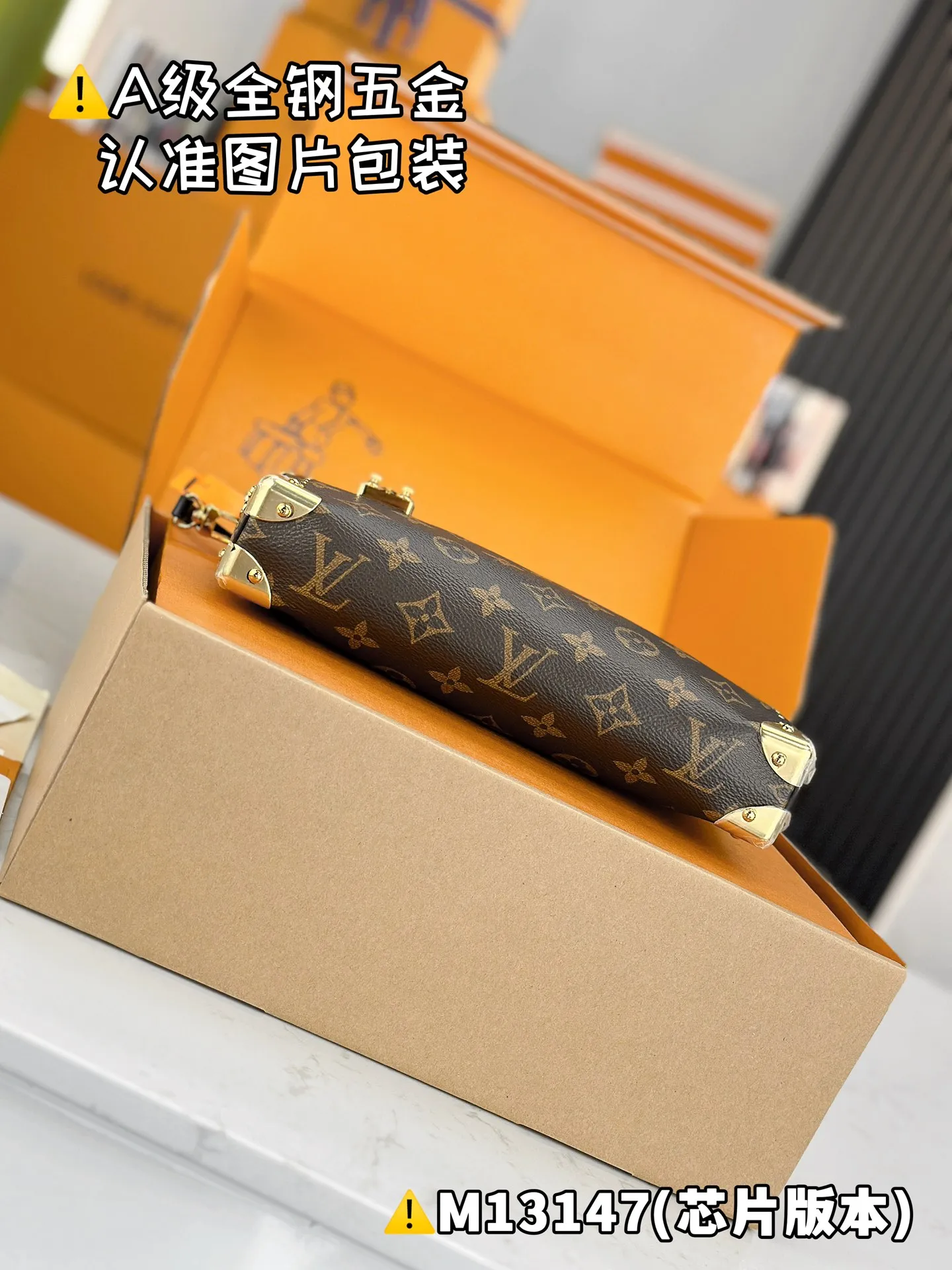 💰1900 [Genuine grade] [Super grade MB high elastic fabric] SLIM TRUNK handbag Model: M13147 Material: A+ grade all-steel hardware, imported high elastic fabric Packaging: Full set of special grade duty-free MB packaging Dimensions: 12 x 4 x 23 cm