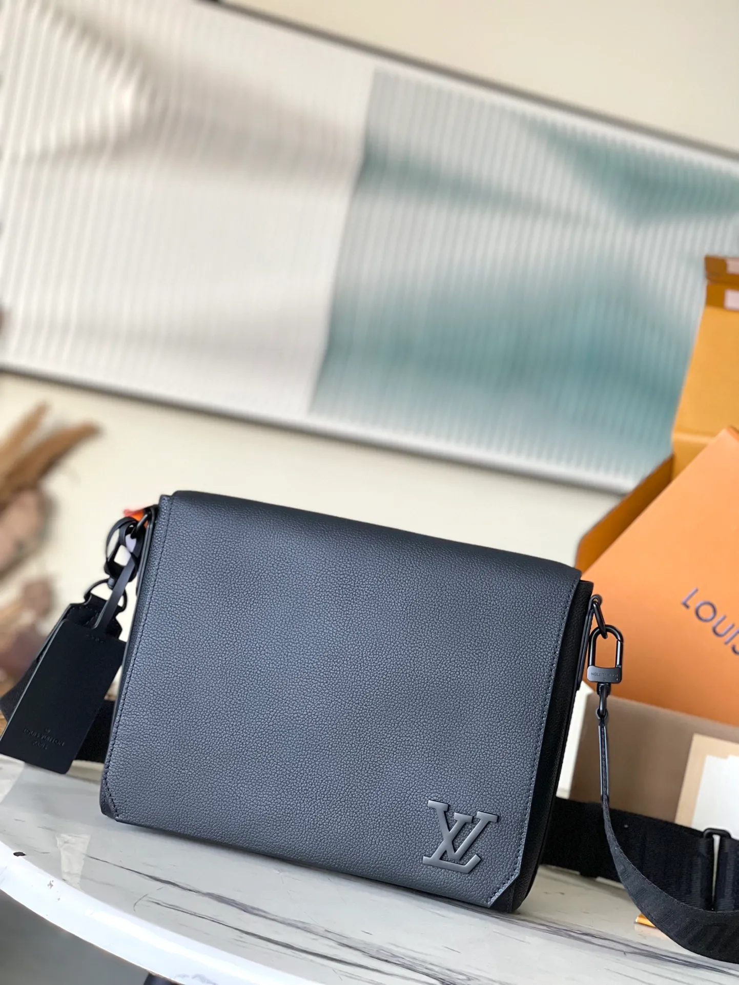 💰1120 (top layer leather) top original order M57080. Support counter inspection. Photos taken of duty-free goods are consistent with the product without unpacking. This product is an exclusive duty-free product in the market and is the highest-end product. Inspection is supported. This product has passed strict inspection and is flawless. Please wear gloves when touching the product. This product is not returnable or exchangeable. Please confirm the product first and then remove the label on the handle. This product is temporarily not open to the public, only regular customers, and is in short supply. Dimensions: 28 x 24 x 10 cm