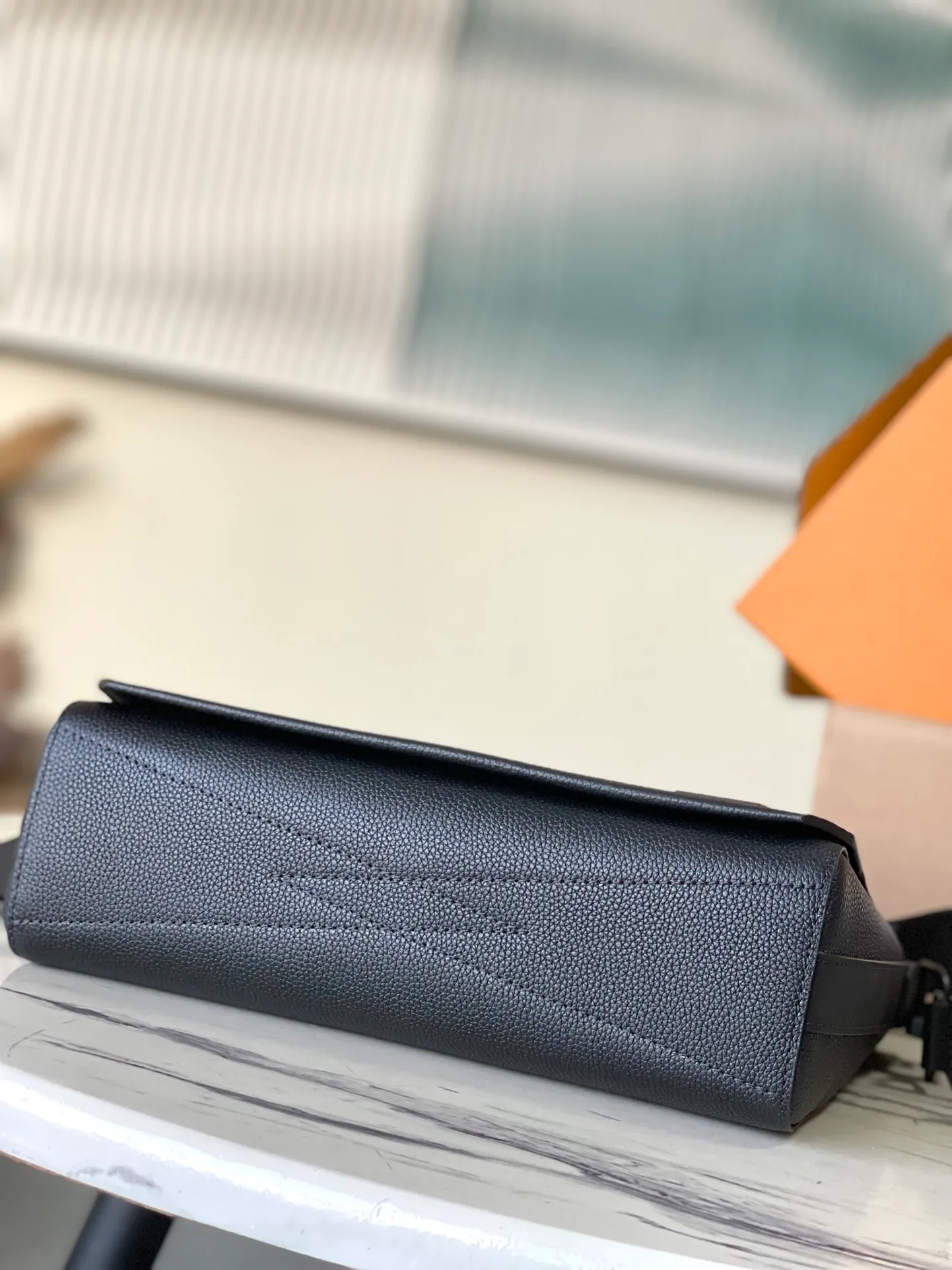 💰1120 (top layer leather) top original order M57080. Support counter inspection. Photos taken of duty-free goods are consistent with the product without unpacking. This product is an exclusive duty-free product in the market and is the highest-end product. Inspection is supported. This product has passed strict inspection and is flawless. Please wear gloves when touching the product. This product is not returnable or exchangeable. Please confirm the product first and then remove the label on the handle. This product is temporarily not open to the public, only regular customers, and is in short supply. Dimensions: 28 x 24 x 10 cm