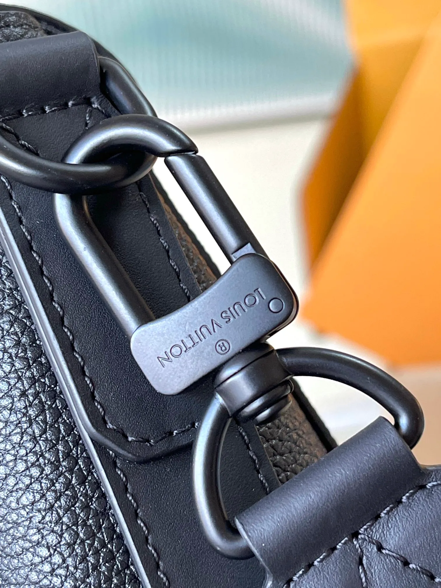 💰1120 (top layer leather) top original order M57080. Support counter inspection. Photos taken of duty-free goods are consistent with the product without unpacking. This product is an exclusive duty-free product in the market and is the highest-end product. Inspection is supported. This product has passed strict inspection and is flawless. Please wear gloves when touching the product. This product is not returnable or exchangeable. Please confirm the product first and then remove the label on the handle. This product is temporarily not open to the public, only regular customers, and is in short supply. Dimensions: 28 x 24 x 10 cm