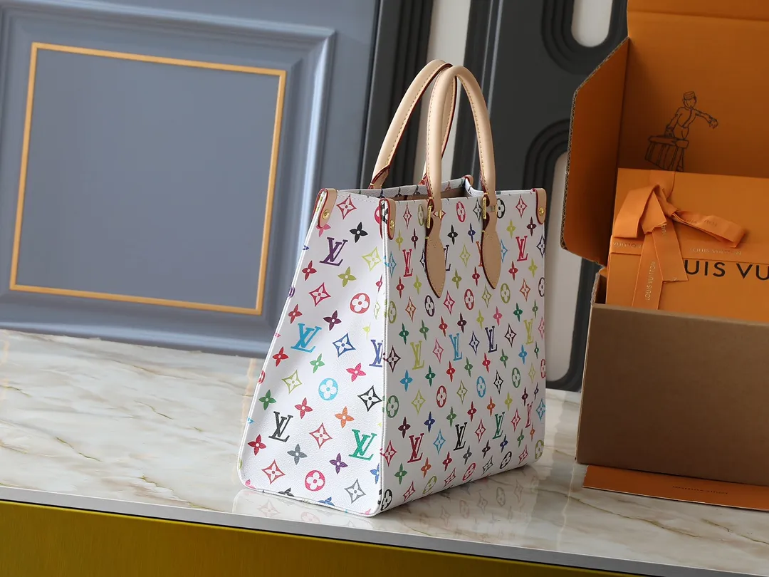 💰260💰Upgraded original version 🔥New style🔥M45039 M45321 M44571 This Onthego medium handbag combines classic Monogram canvas and Monogram Reverse canvas on both sides to present completely different styles. Toron's dual handles and shoulder strap allow for a variety of carrying options. Dimensions: 34.0 x 26.0 x 13.0 cm (length x height x width)