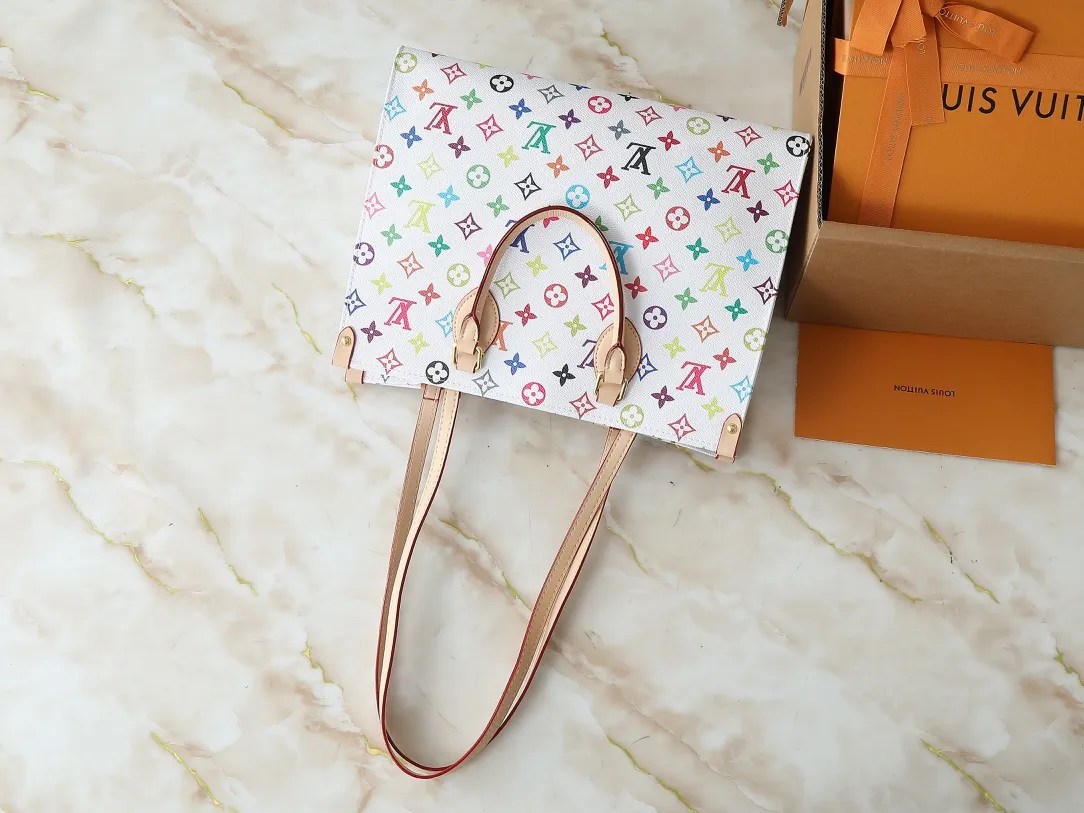 💰260💰Upgraded original version 🔥New style🔥M45039 M45321 M44571 This Onthego medium handbag combines classic Monogram canvas and Monogram Reverse canvas on both sides to present completely different styles. Toron's dual handles and shoulder strap allow for a variety of carrying options. Dimensions: 34.0 x 26.0 x 13.0 cm (length x height x width)